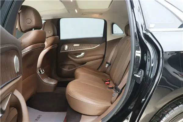 Mercedes-Benz E 300 L, 2023 6