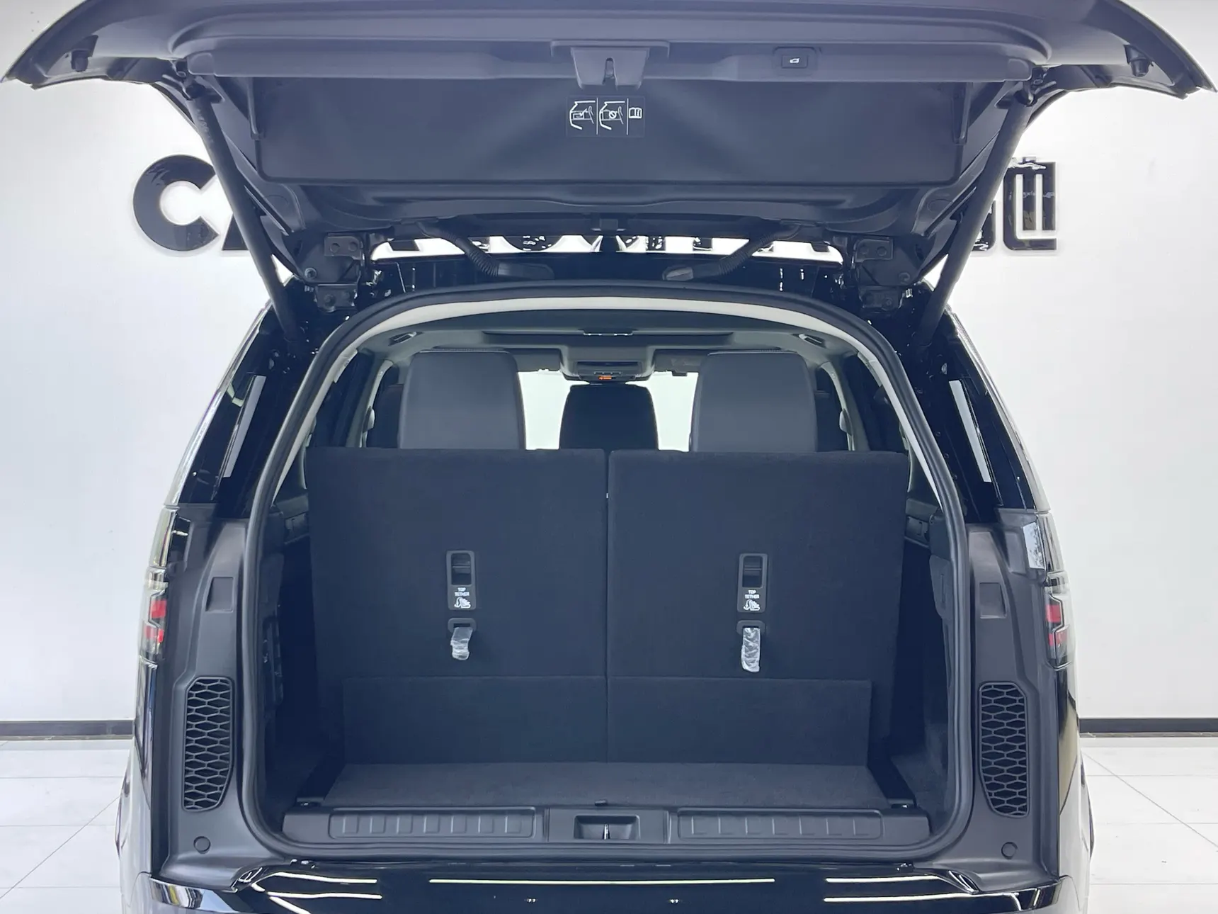 Land Rover Discovery, 2023 3