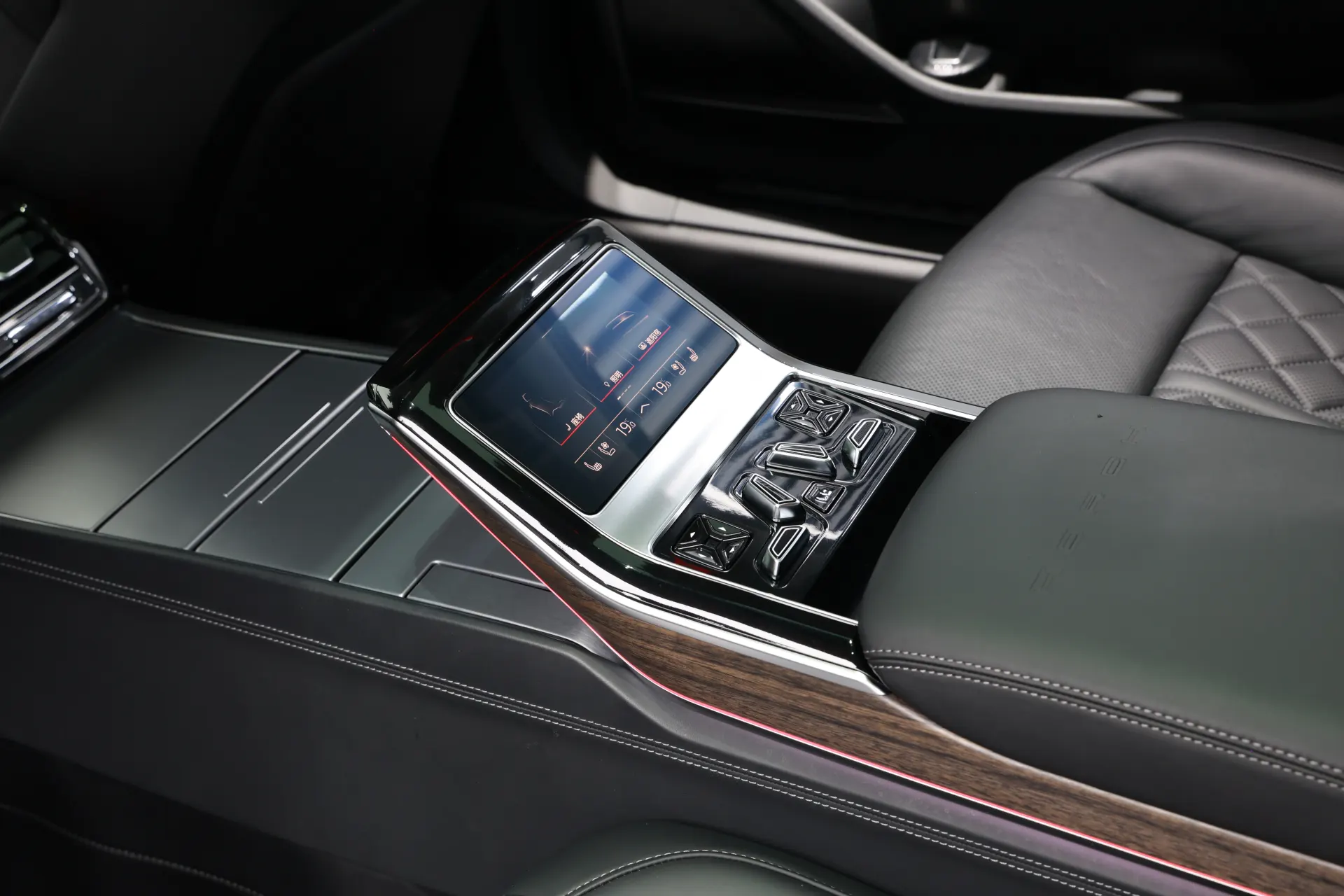 Audi A8L, 2022 19