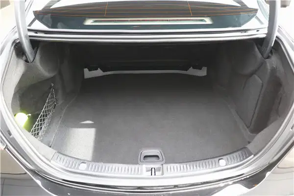 Mercedes-Benz E 300 L, 2023 31