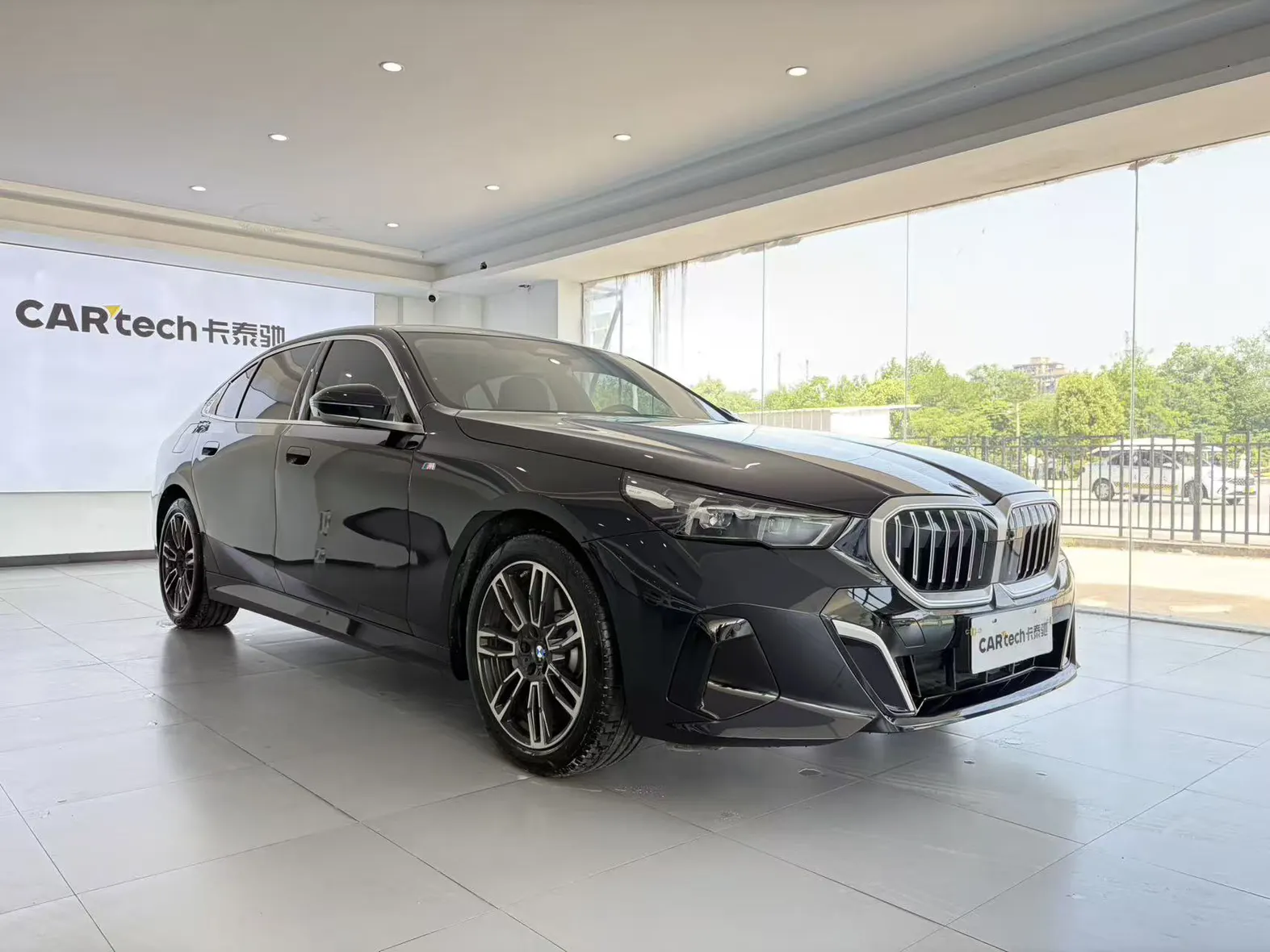 BMW 530Li, 2025 2