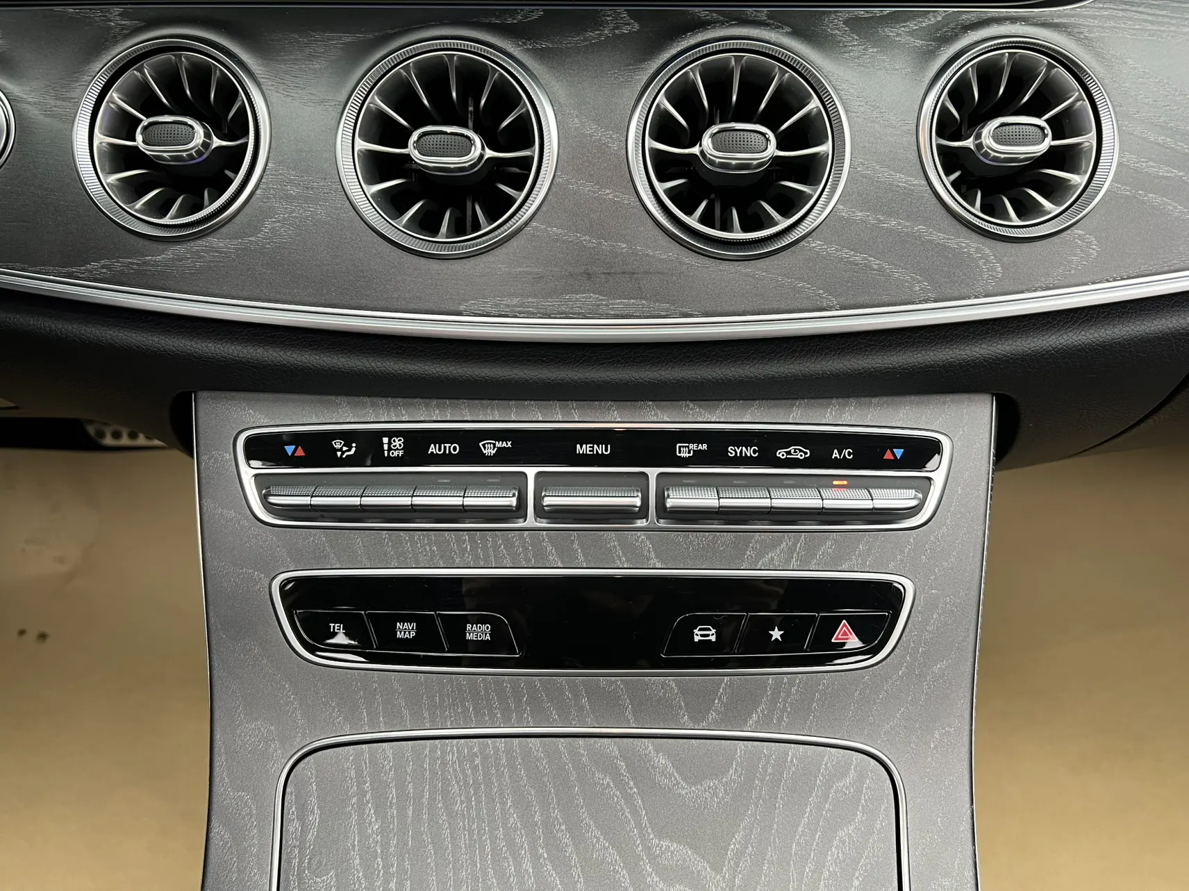 Mercedes-Benz CLS 300, 2021 43