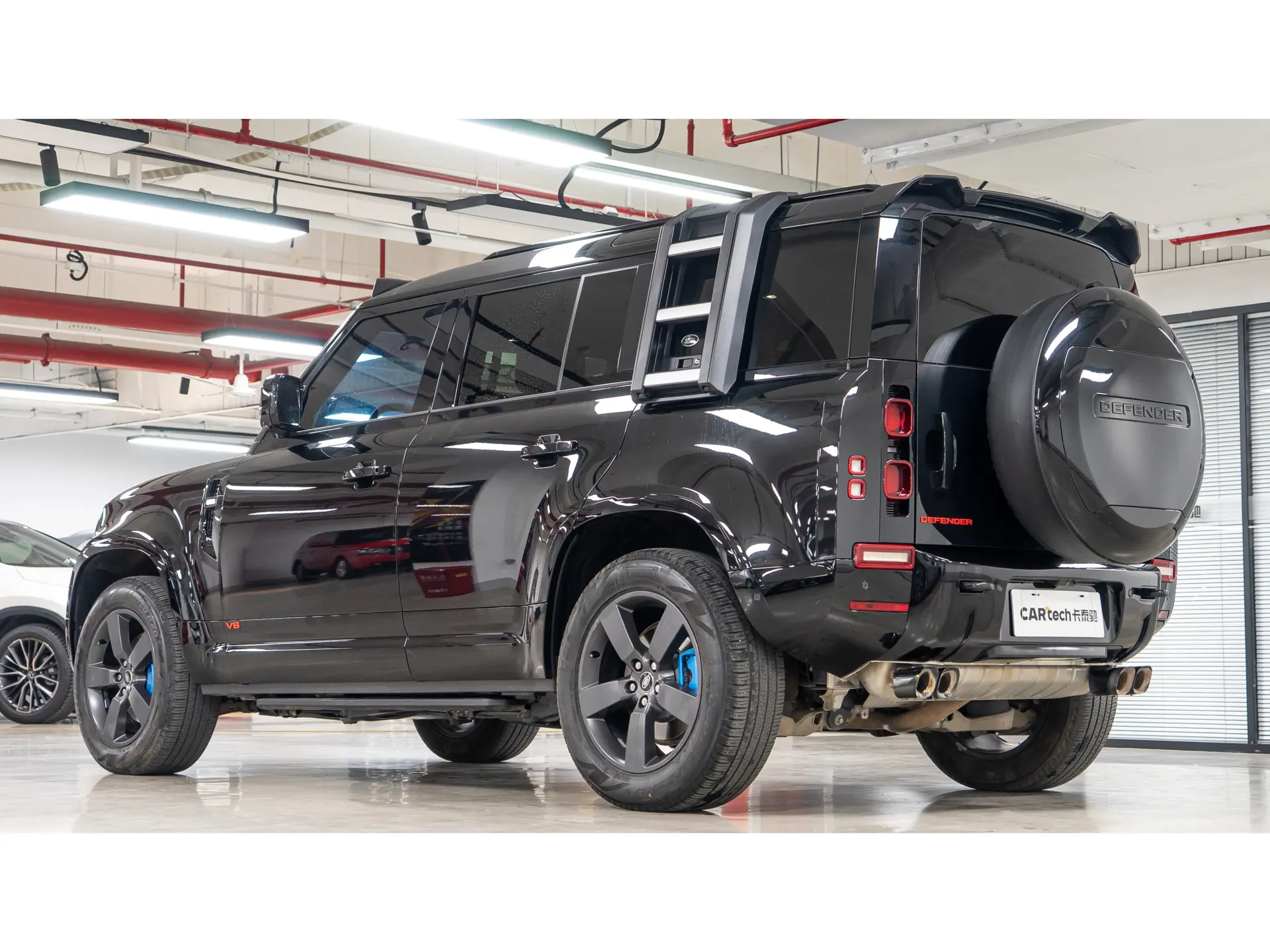 Land Rover Defender, 2024 8