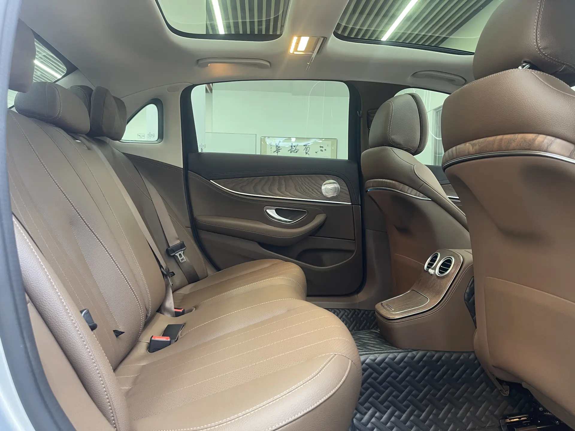 Mercedes-Benz E 300 L, 2024 24