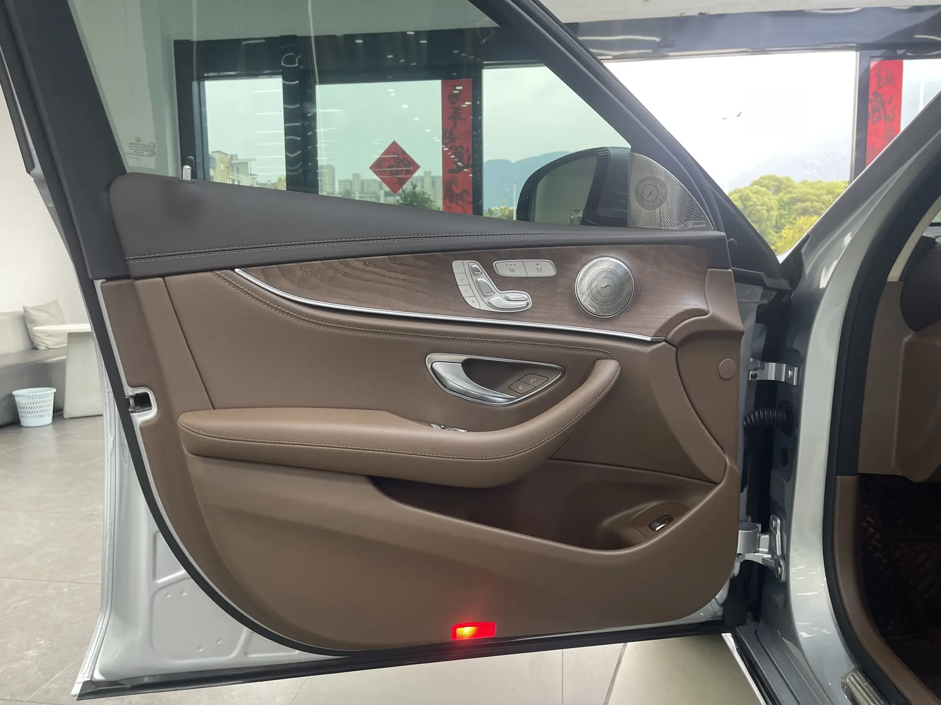 Mercedes-Benz E 300 L, 2024 16