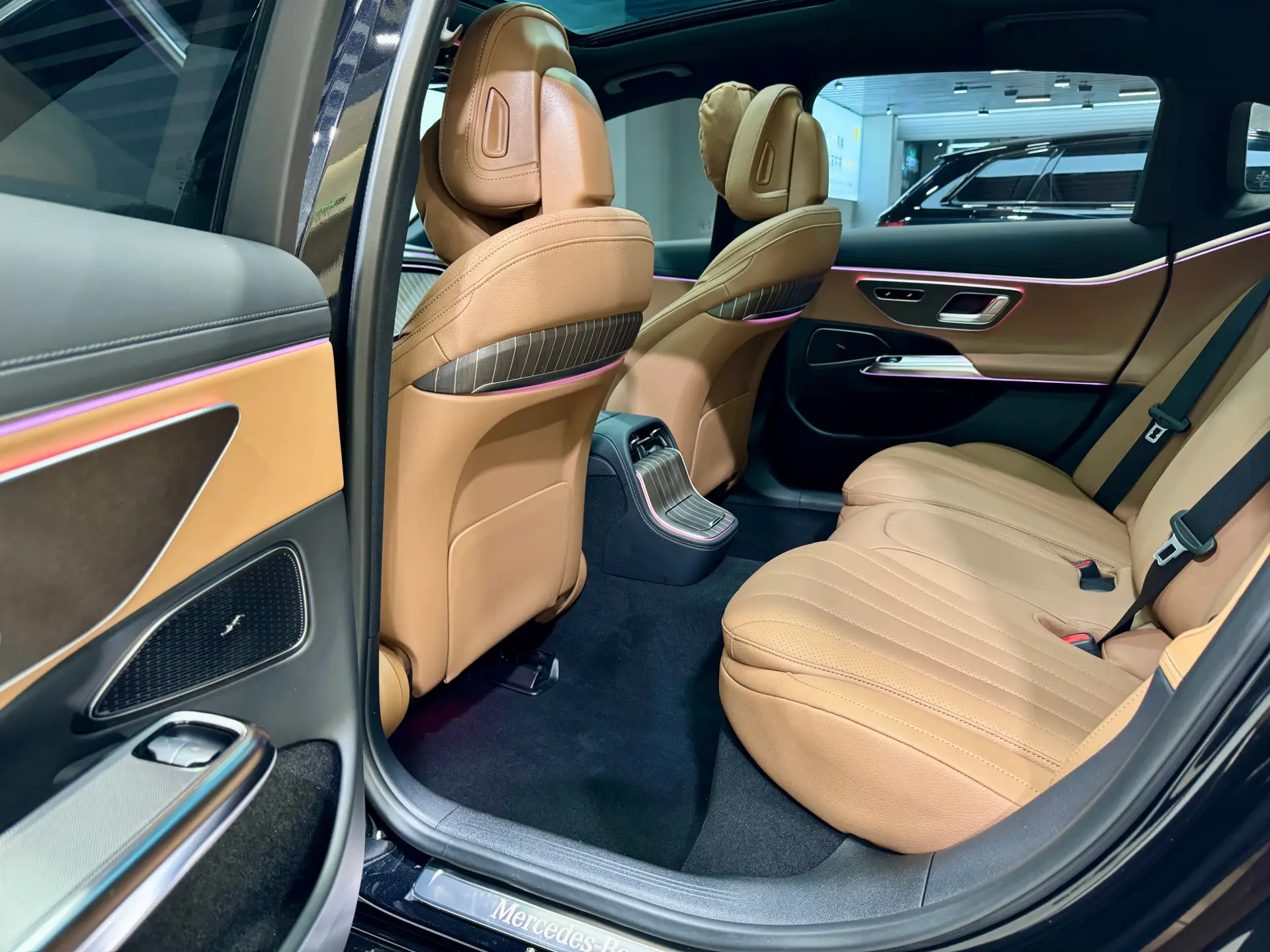 Mercedes-Benz E 300 L, 2024 18