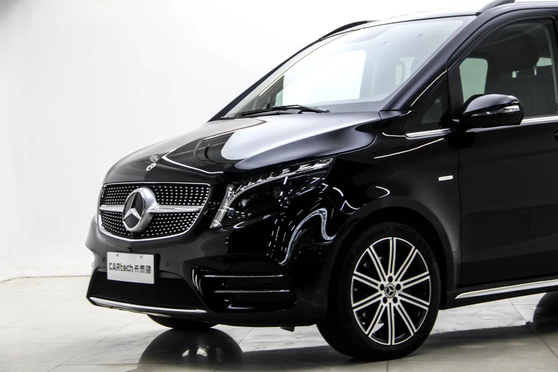 Mercedes-Benz V, 2023 10