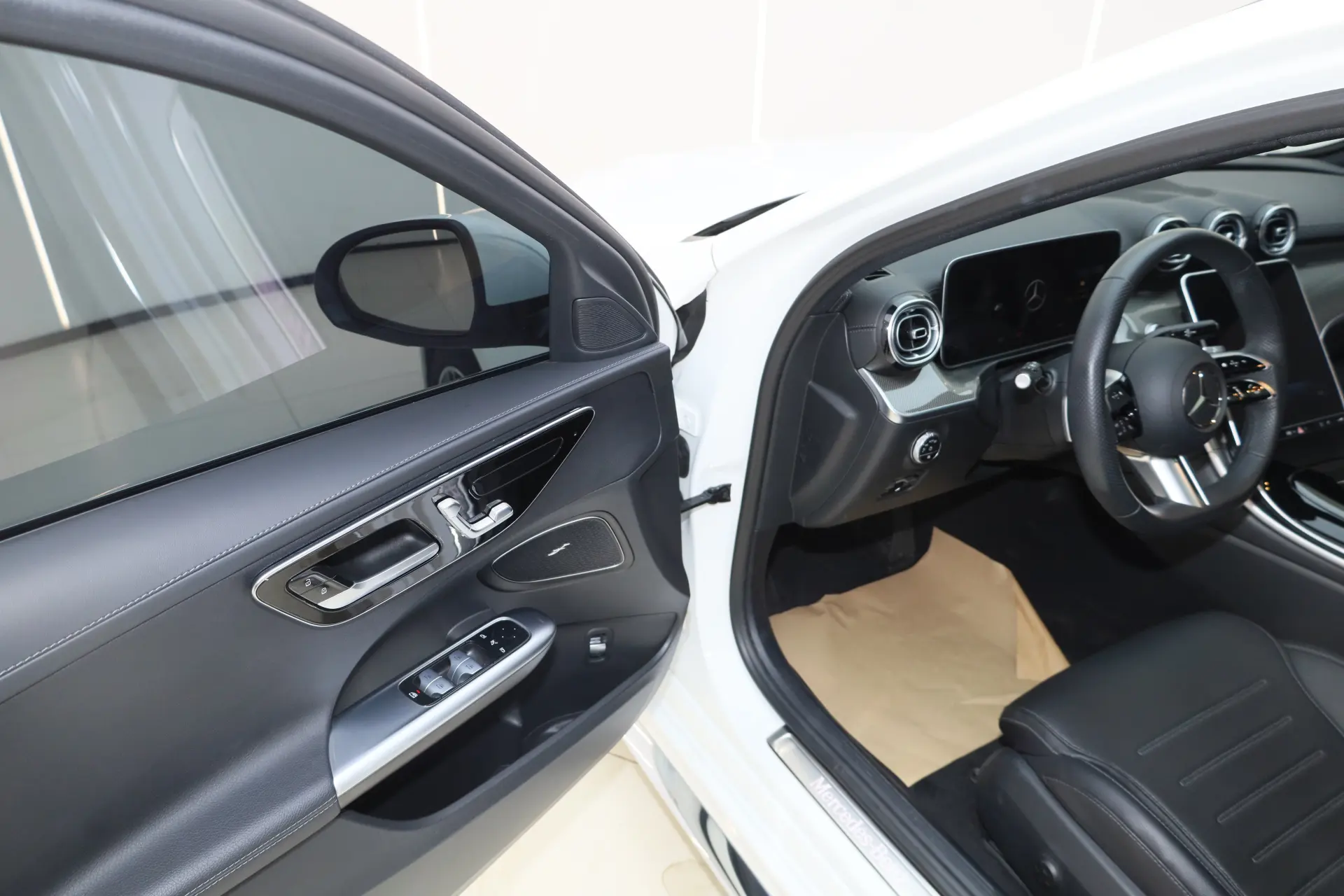 Mercedes-Benz C 260 L, 2023 25