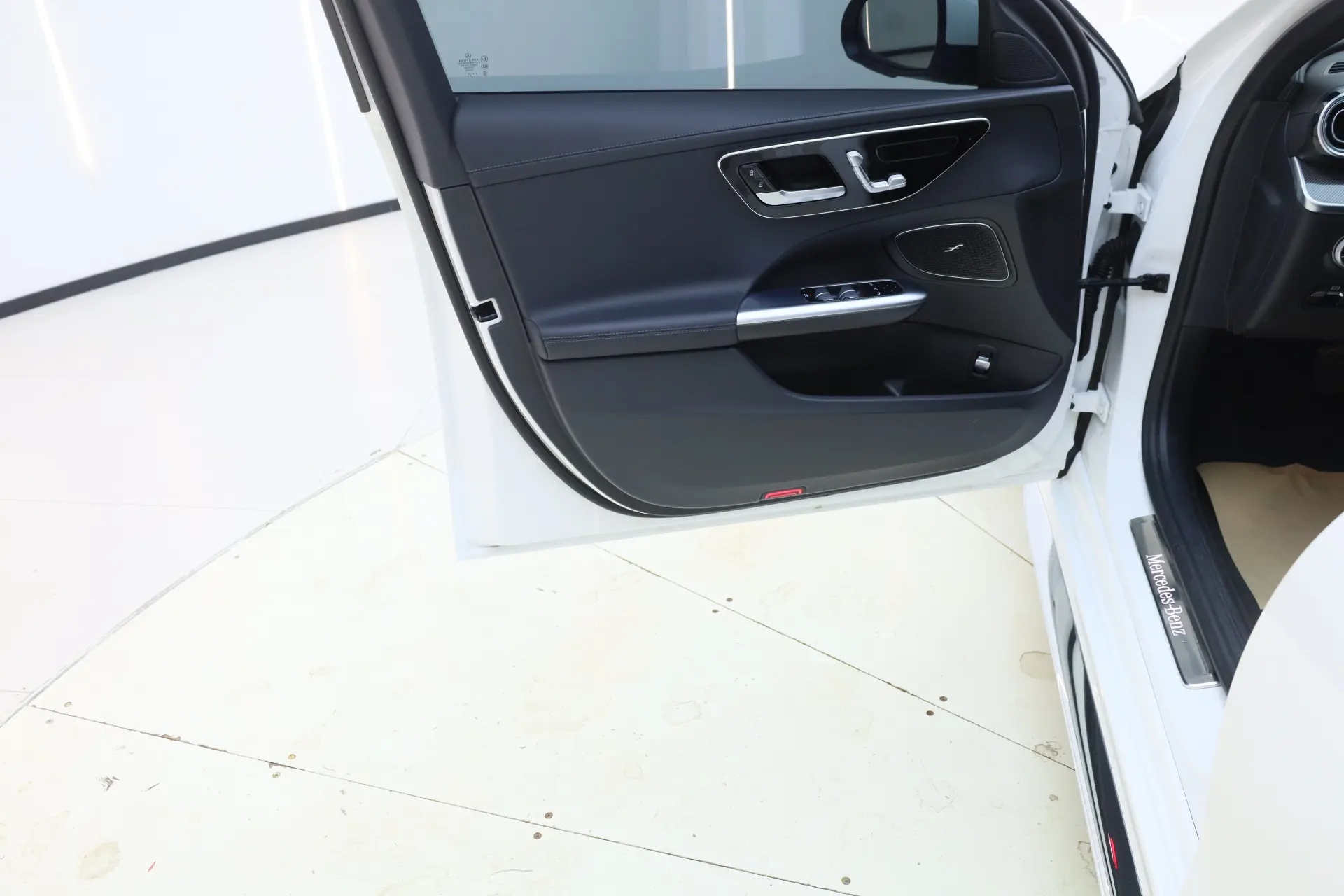 Mercedes-Benz C 260 L, 2023 26
