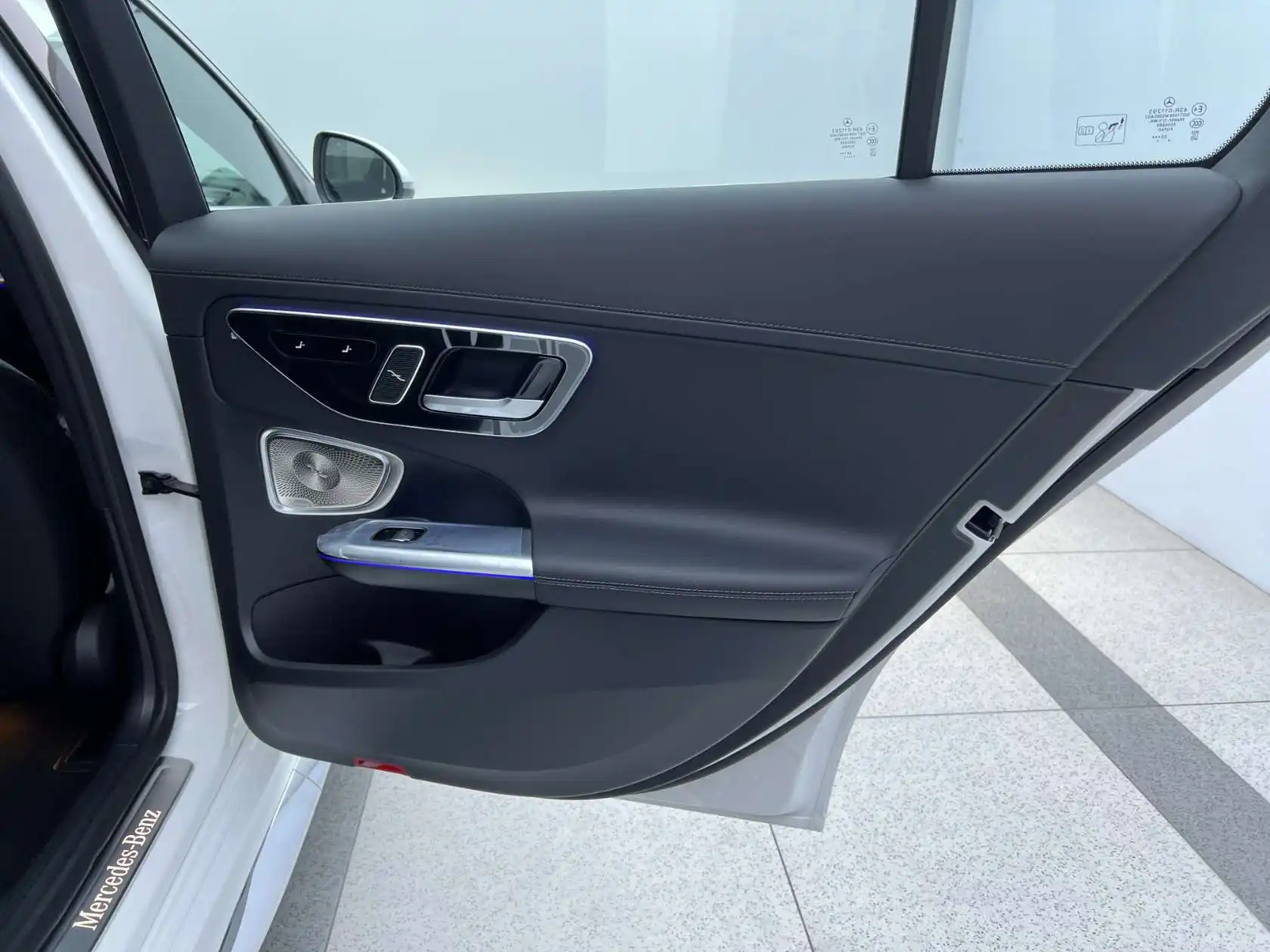 Mercedes-Benz C 260 L, 2026 16