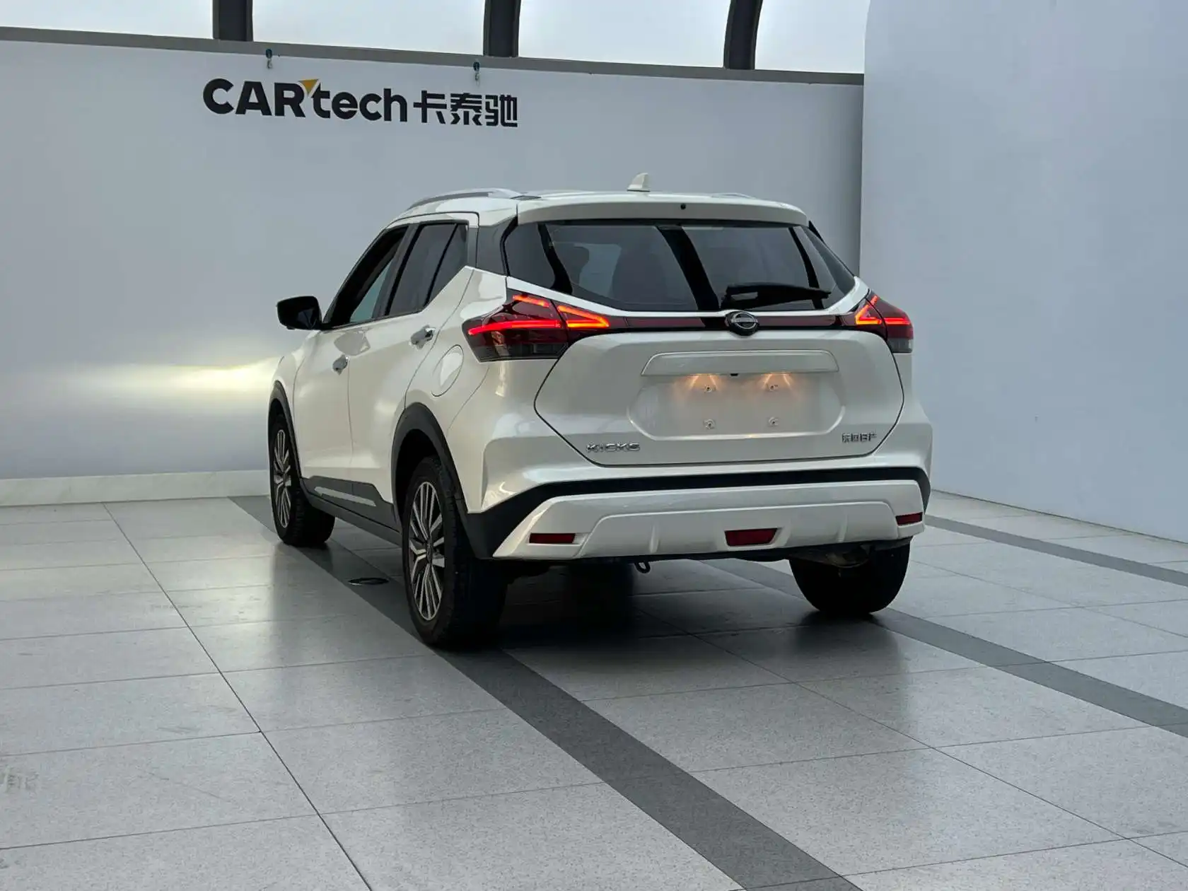 Nissan Kicks, 2023 4