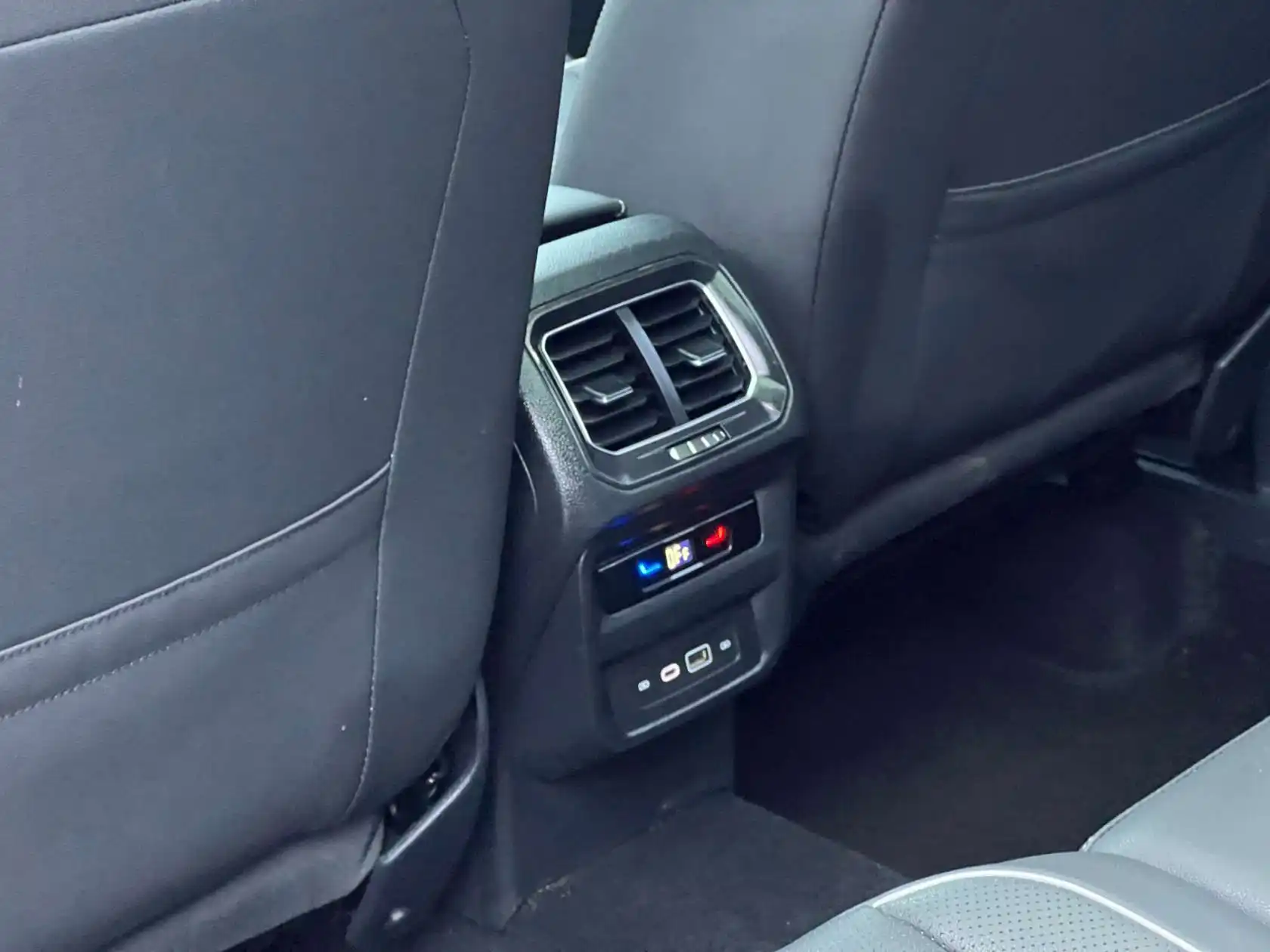 Volkswagen Tiguan L, 2022 14
