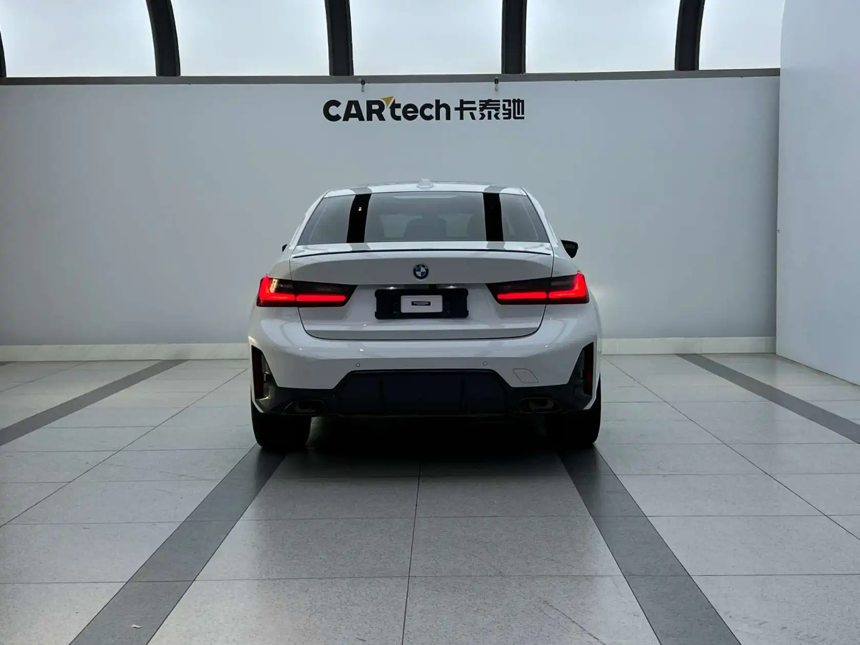BMW 325Li, 2023 3