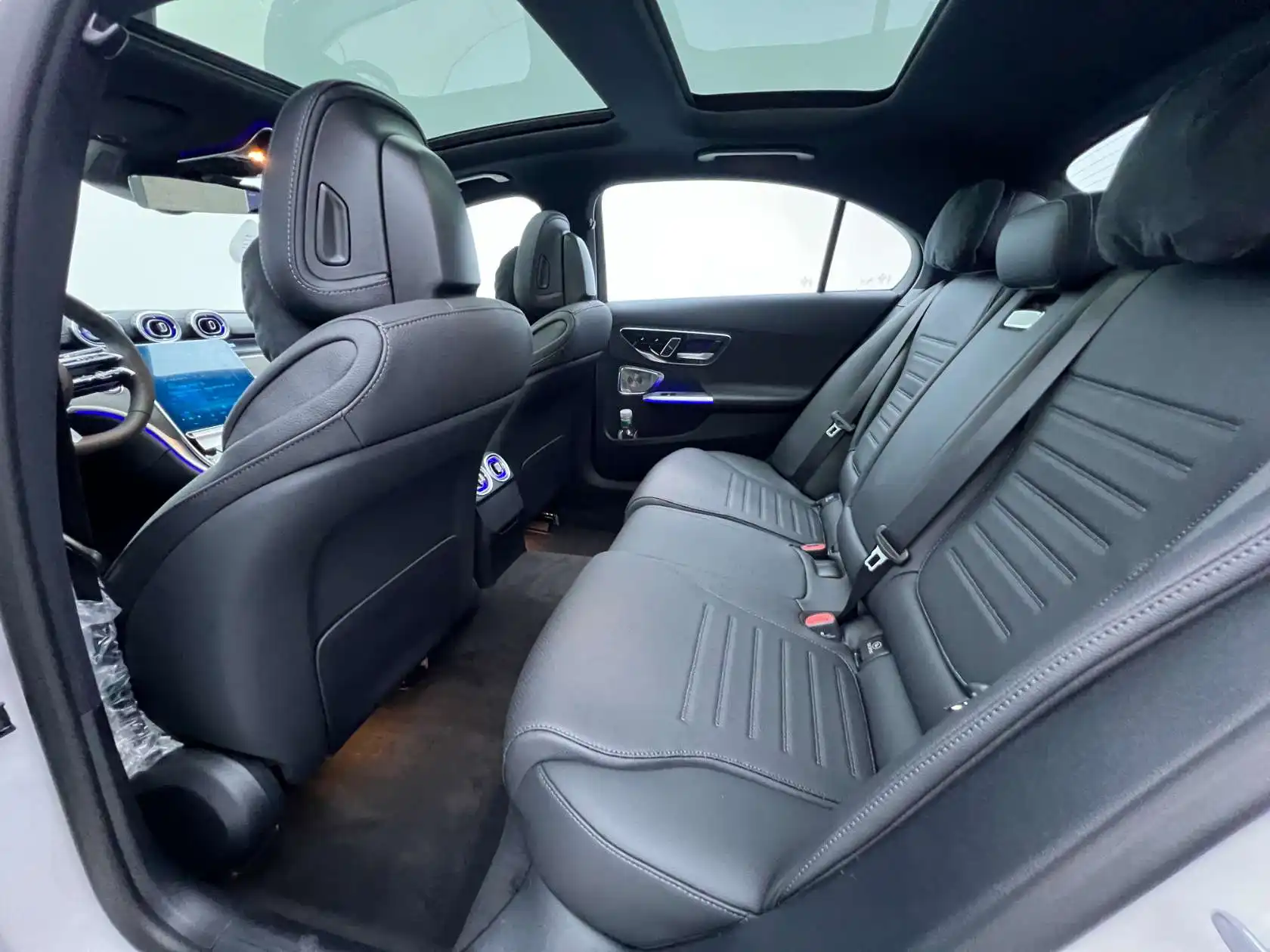 Mercedes-Benz C 260 L, 2026 12