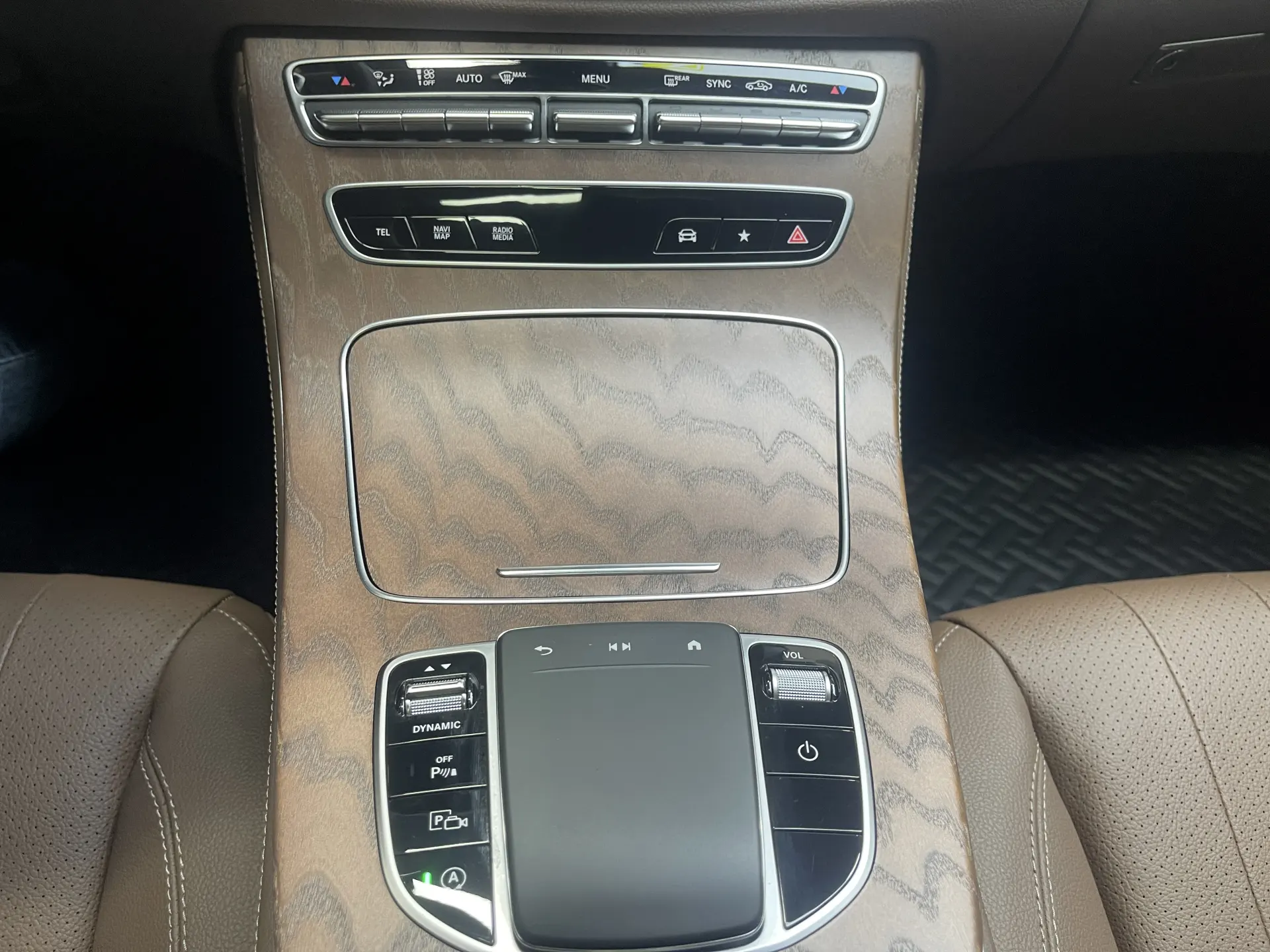 Mercedes-Benz E 300 L, 2024 20
