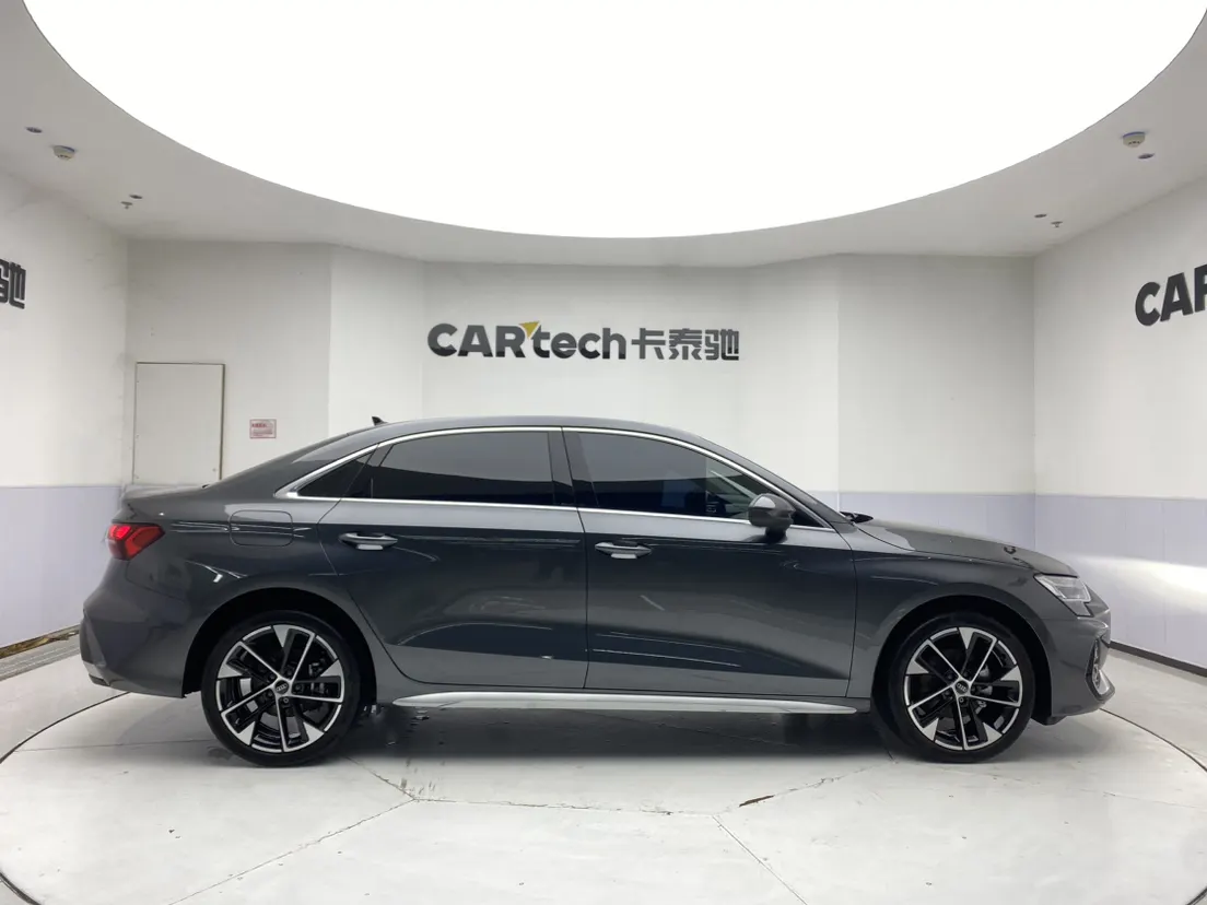 Audi Flying Spur, 2025 6