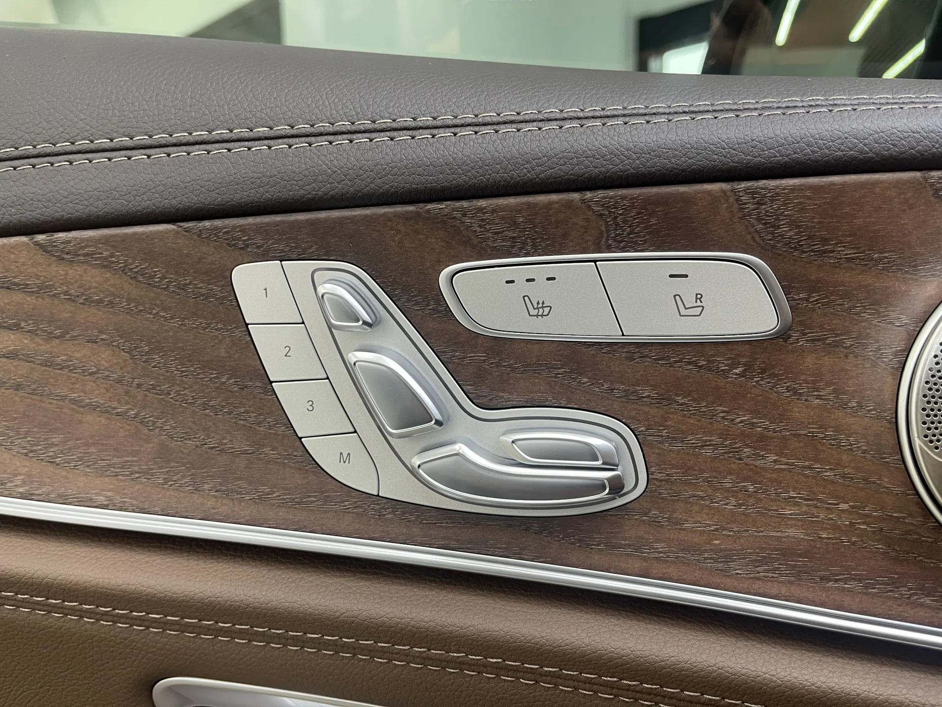 Mercedes-Benz E 300 L, 2024 22