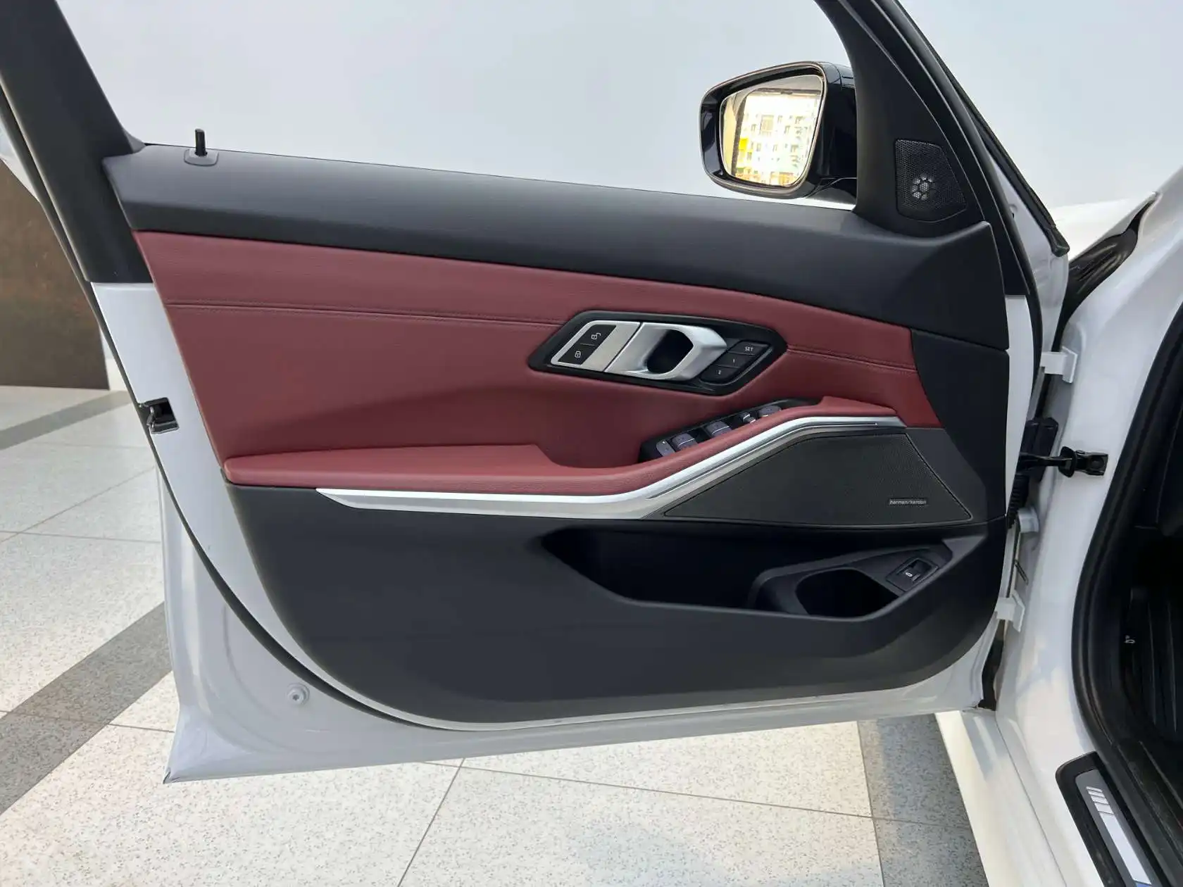 BMW 325Li, 2023 10