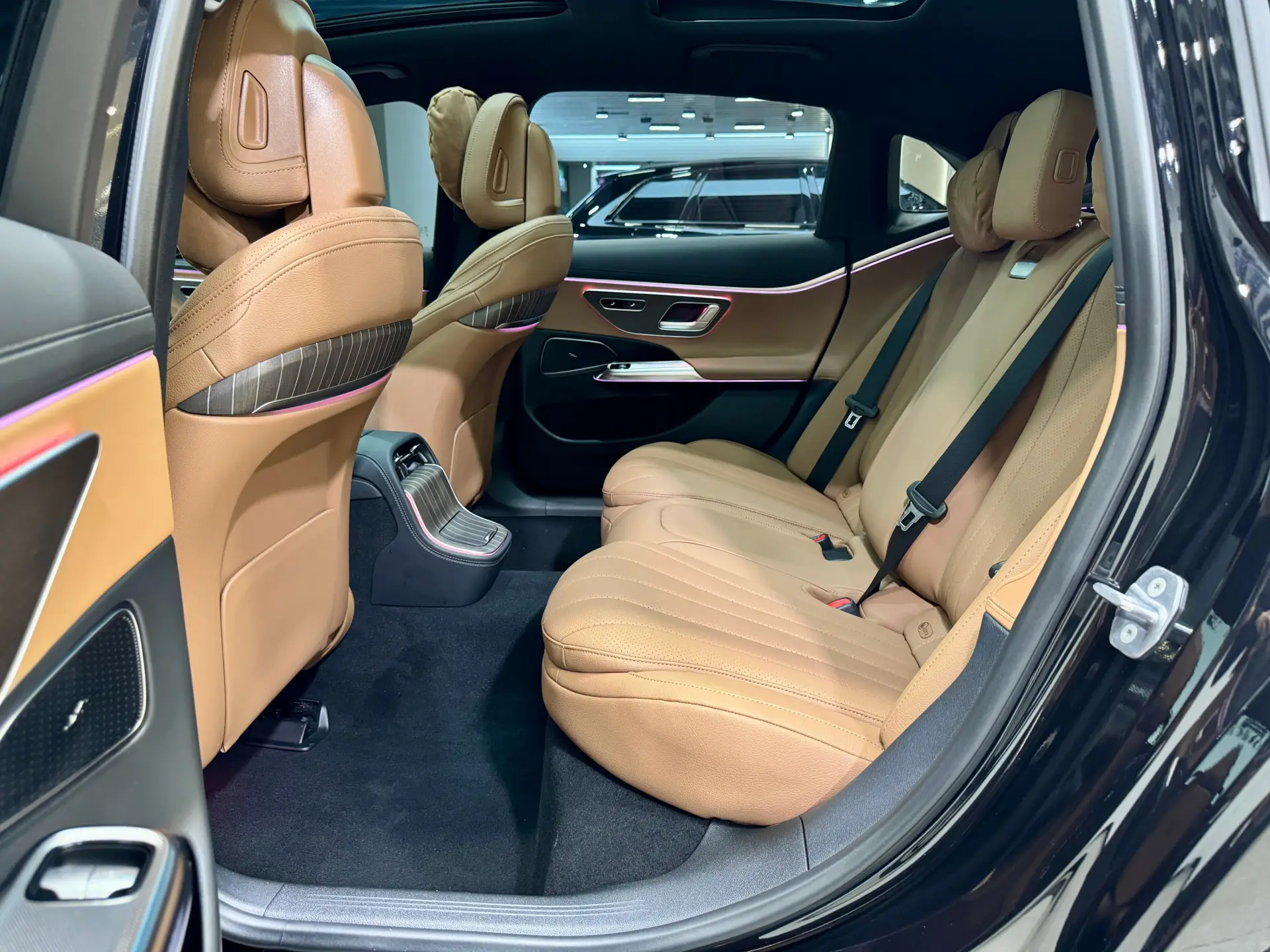 Mercedes-Benz E 300 L, 2024 17