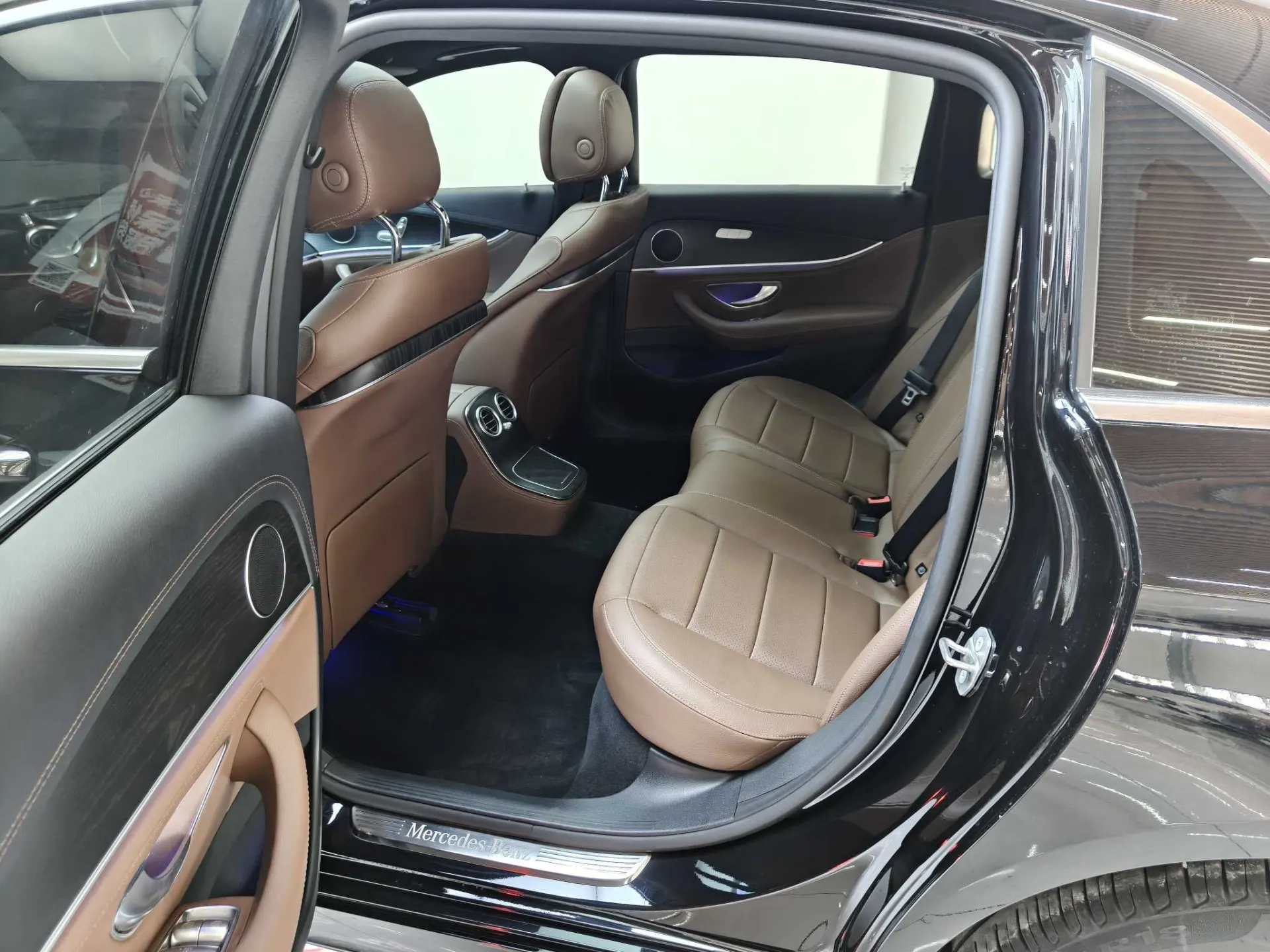 Mercedes-Benz E 260 L, 2022 18