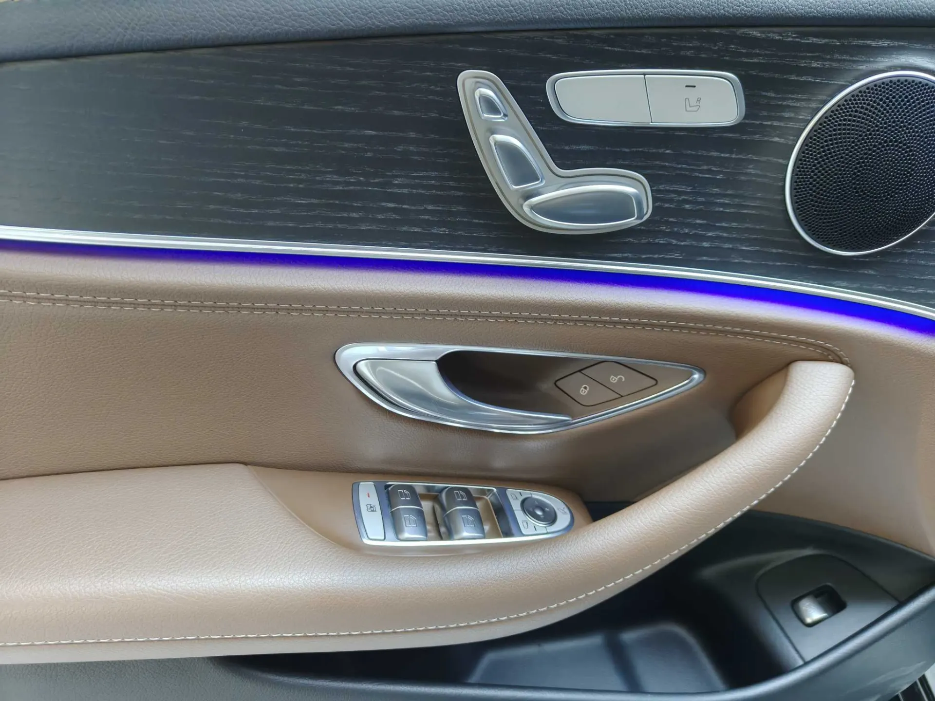Mercedes-Benz E 260 L, 2022 16