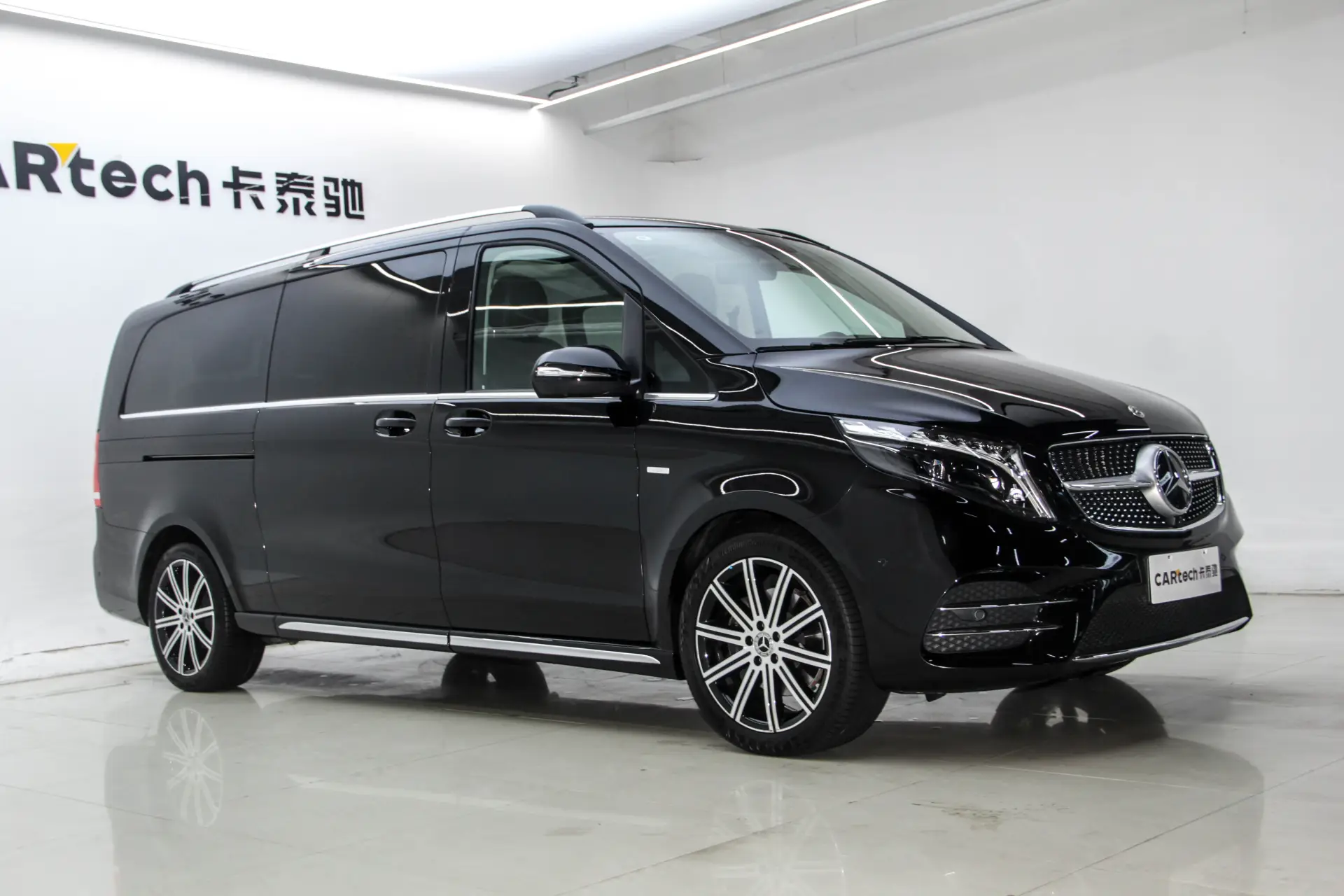Mercedes-Benz V, 2023 11