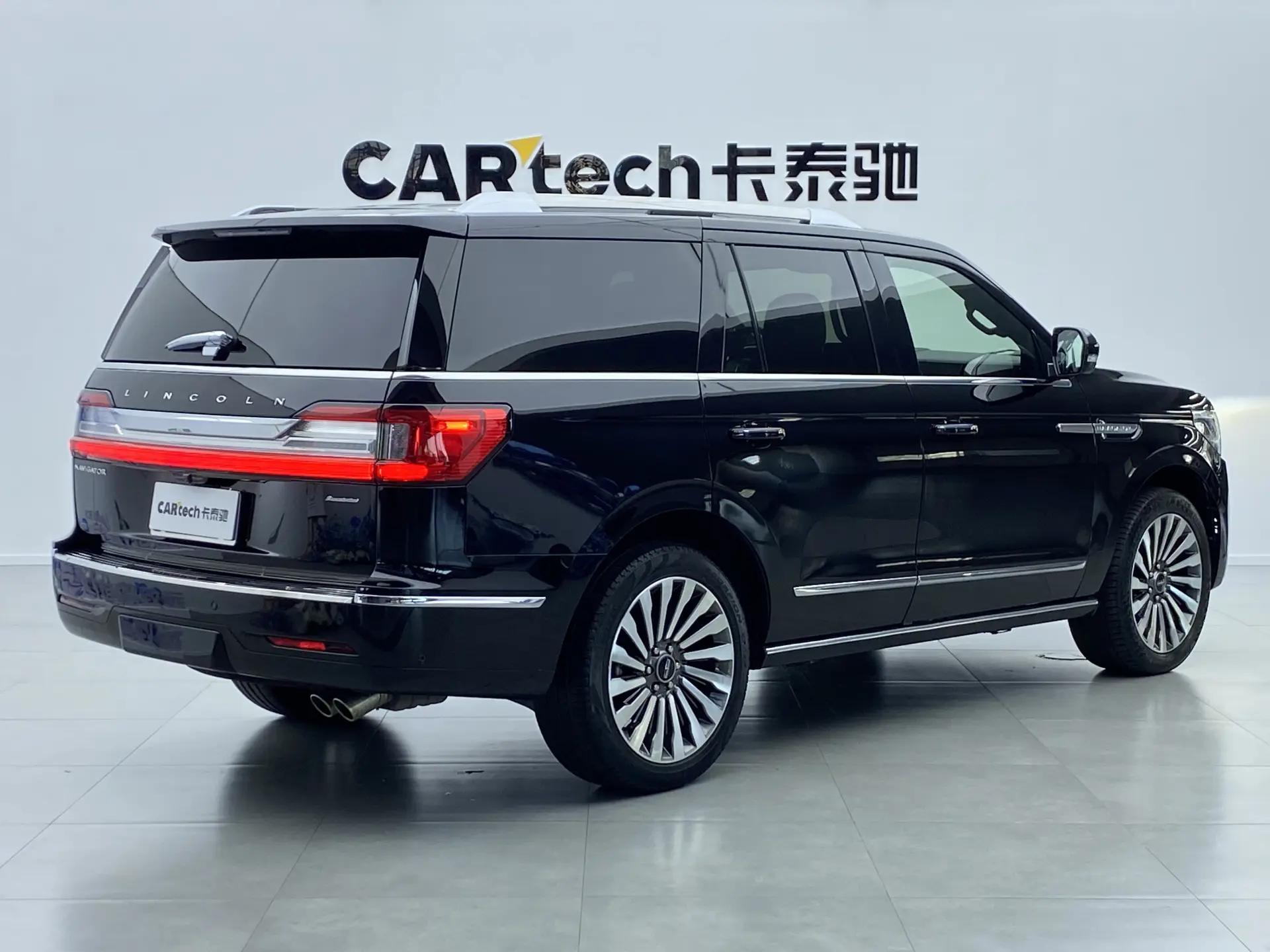 Lincoln Navigator, 2021 3