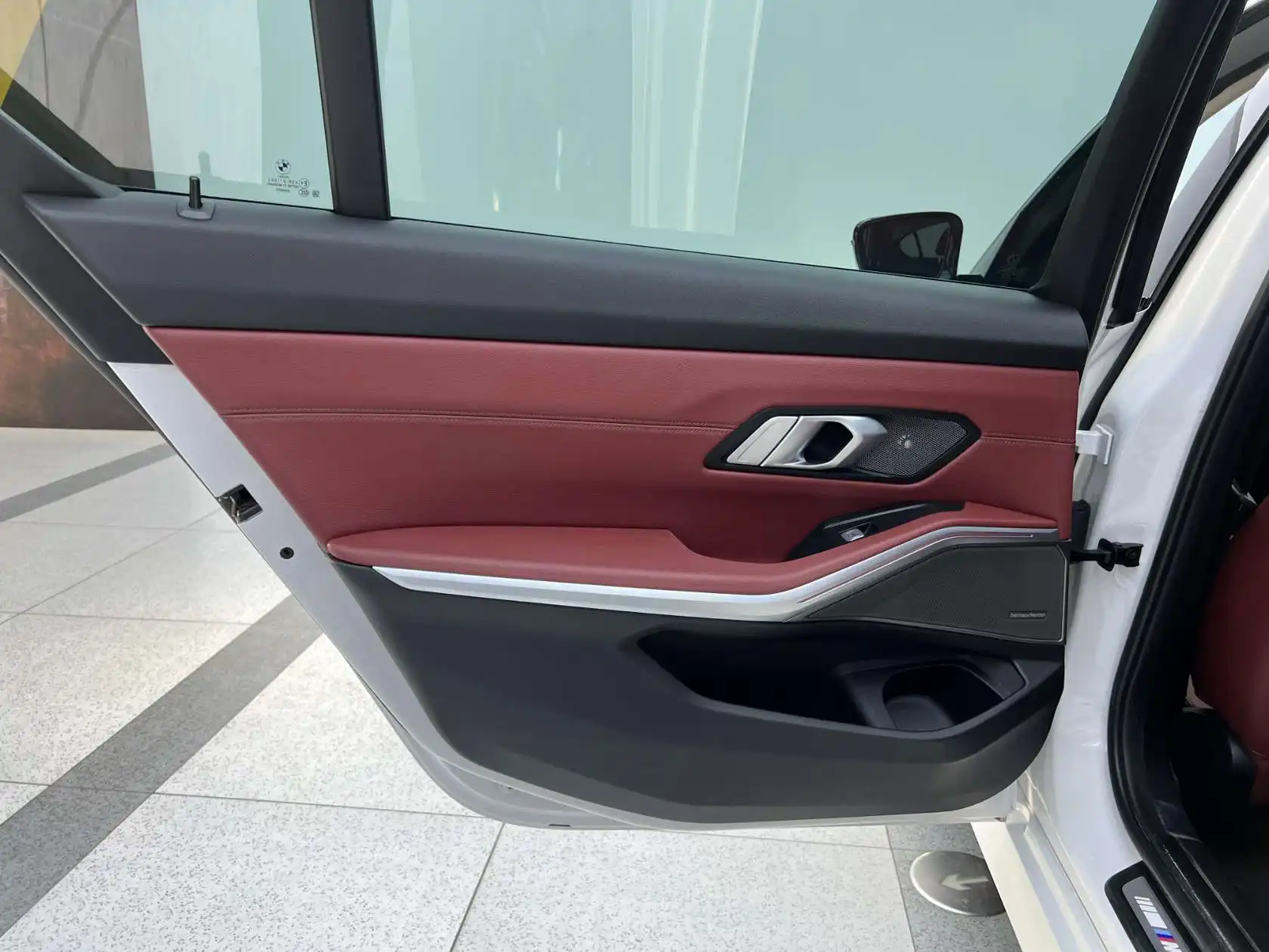 BMW 325Li, 2023 14