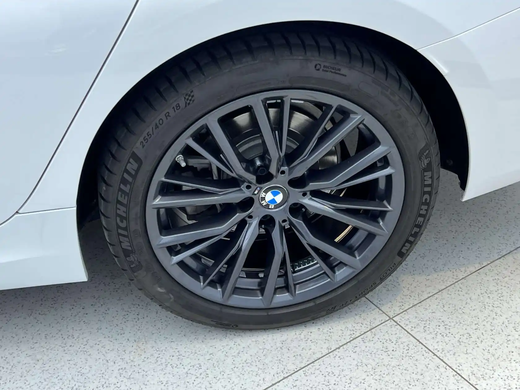 BMW 325Li, 2023 19