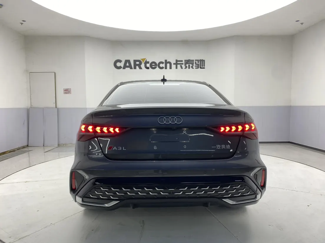Audi Flying Spur, 2025 4