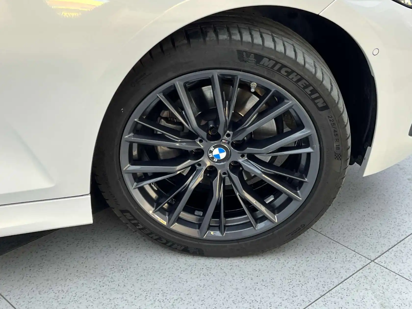 BMW 325Li, 2023 21
