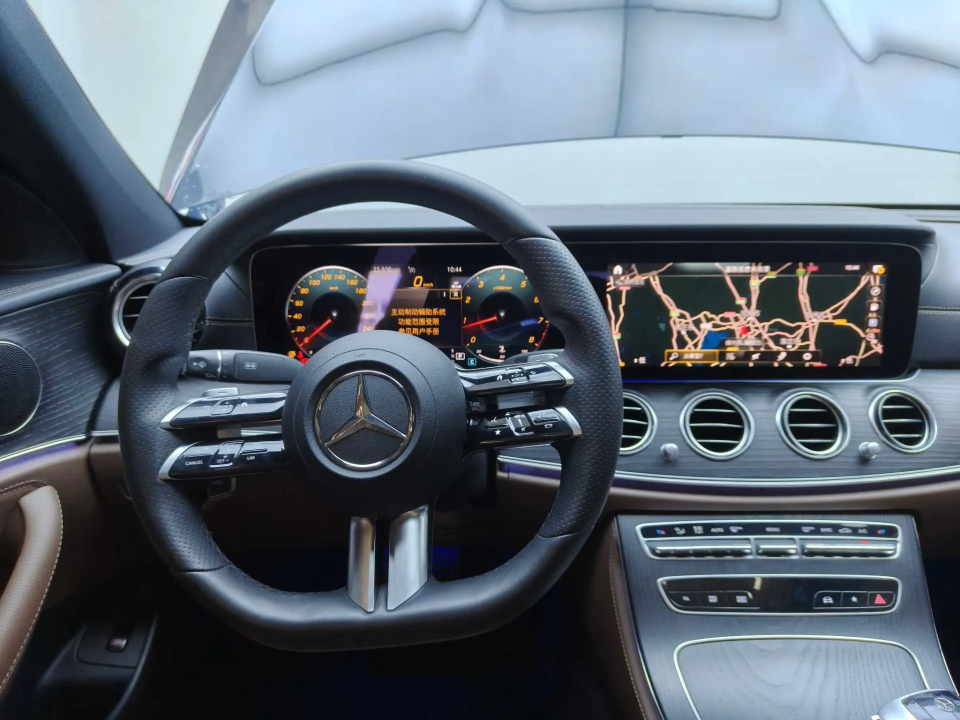 Mercedes-Benz E 260 L, 2022 14