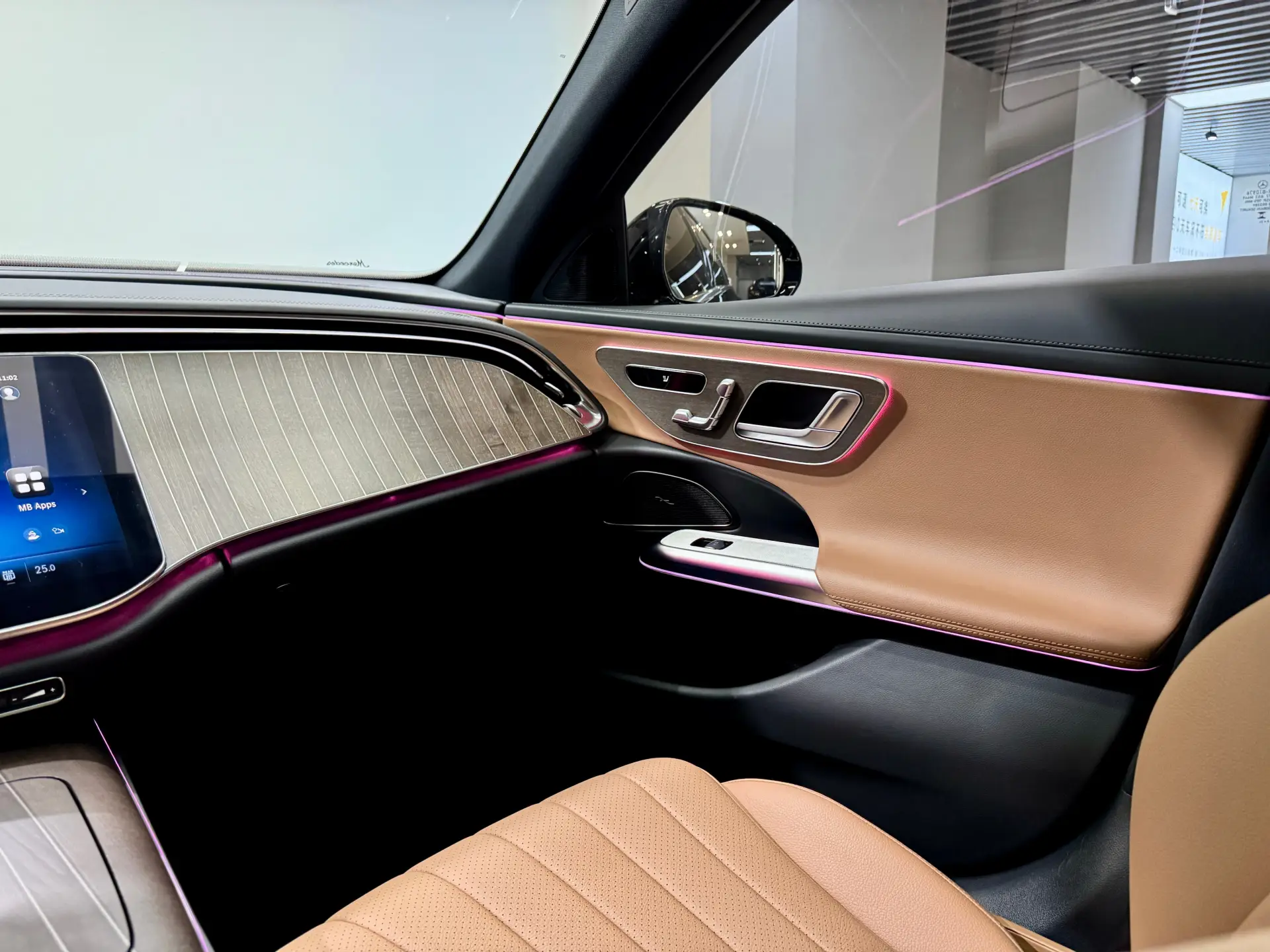 Mercedes-Benz E 300 L, 2024 16