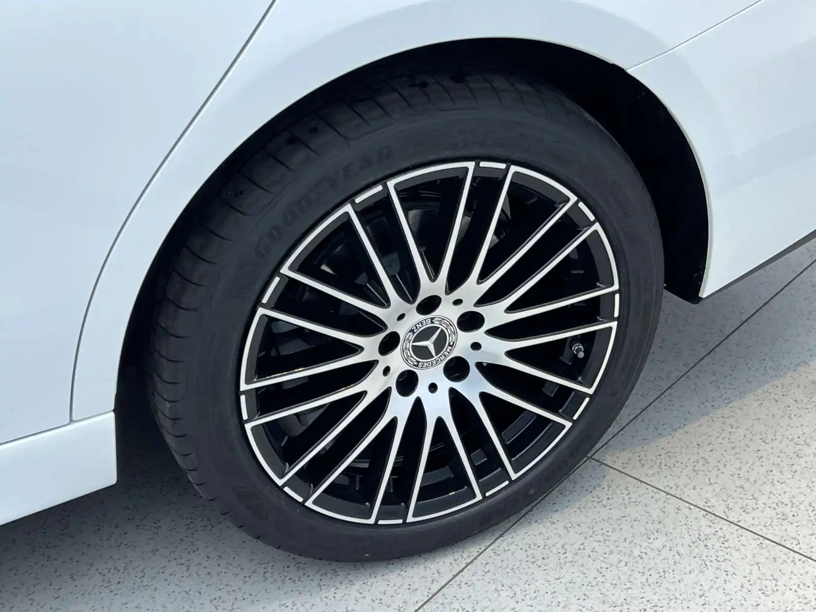 Mercedes-Benz C 260 L, 2026 30