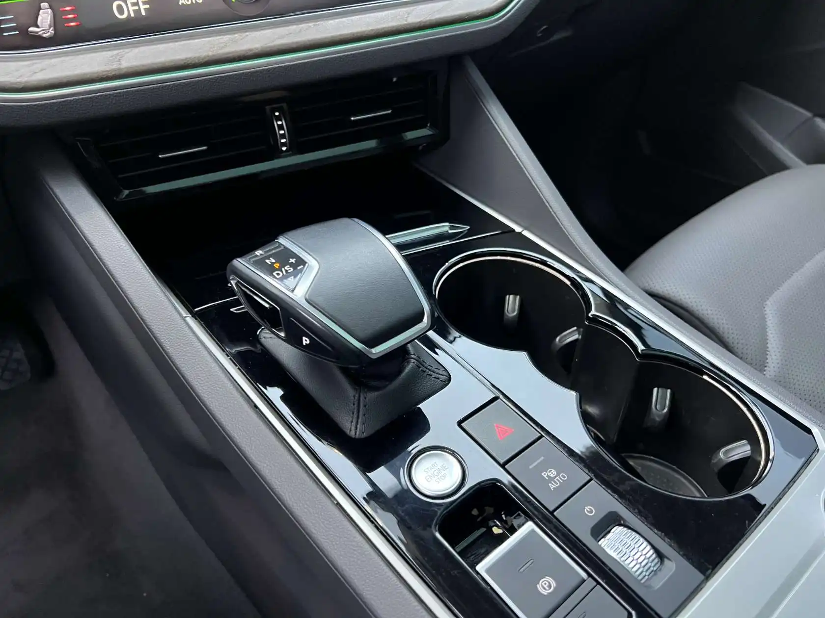 Volkswagen Touareg, 2022 10