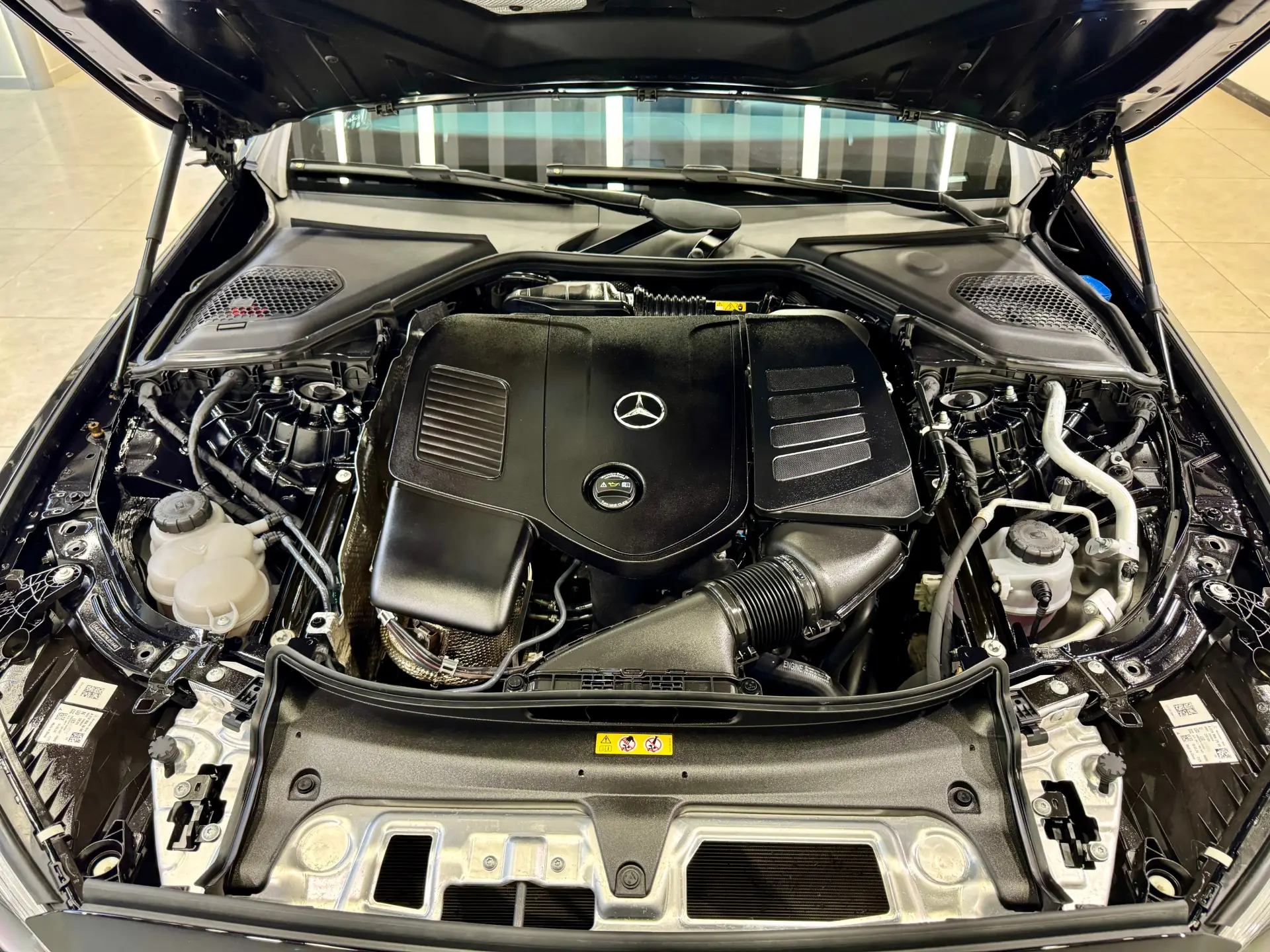 Mercedes-Benz E 300 L, 2024 20