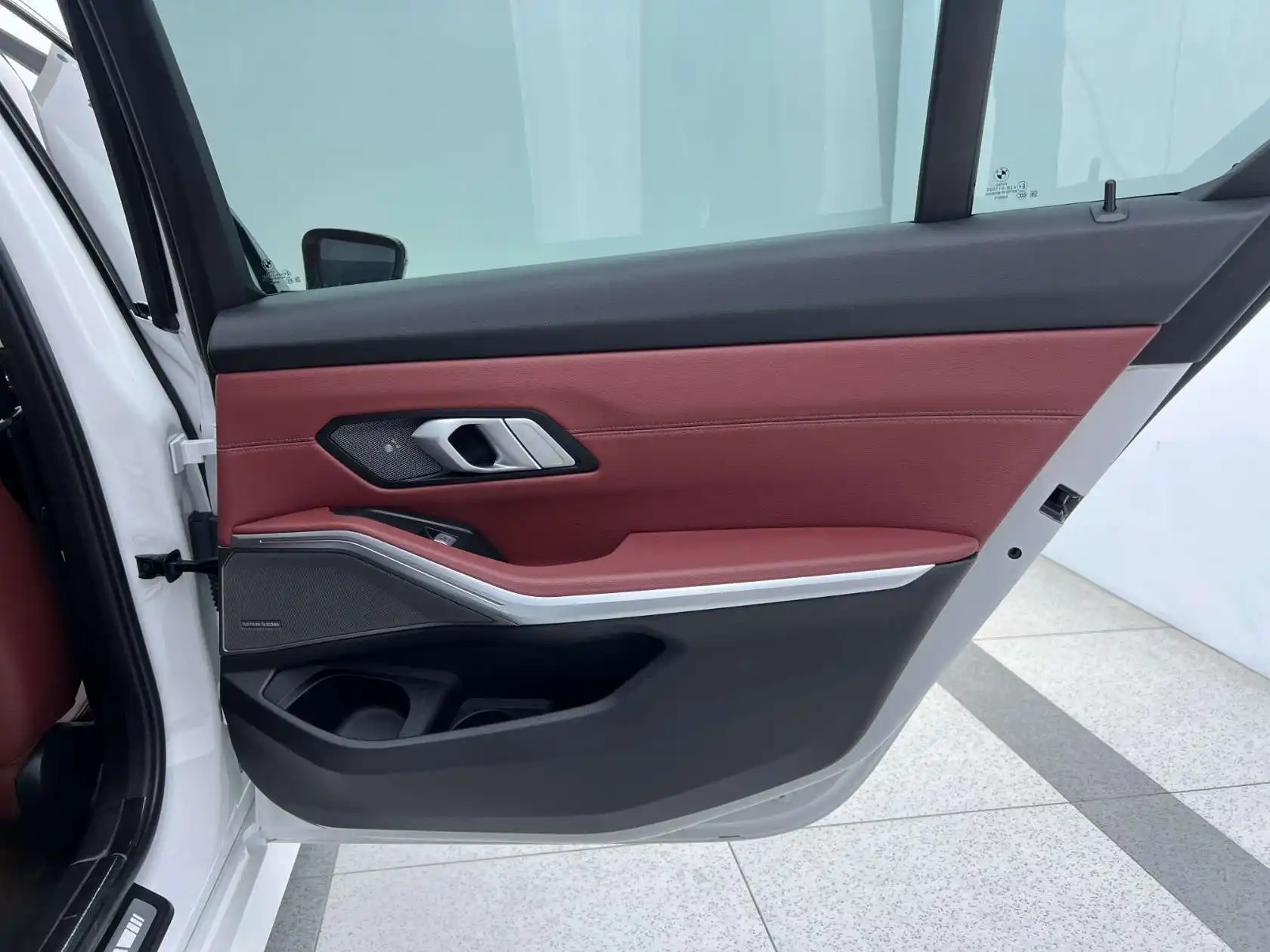 BMW 325Li, 2023 15