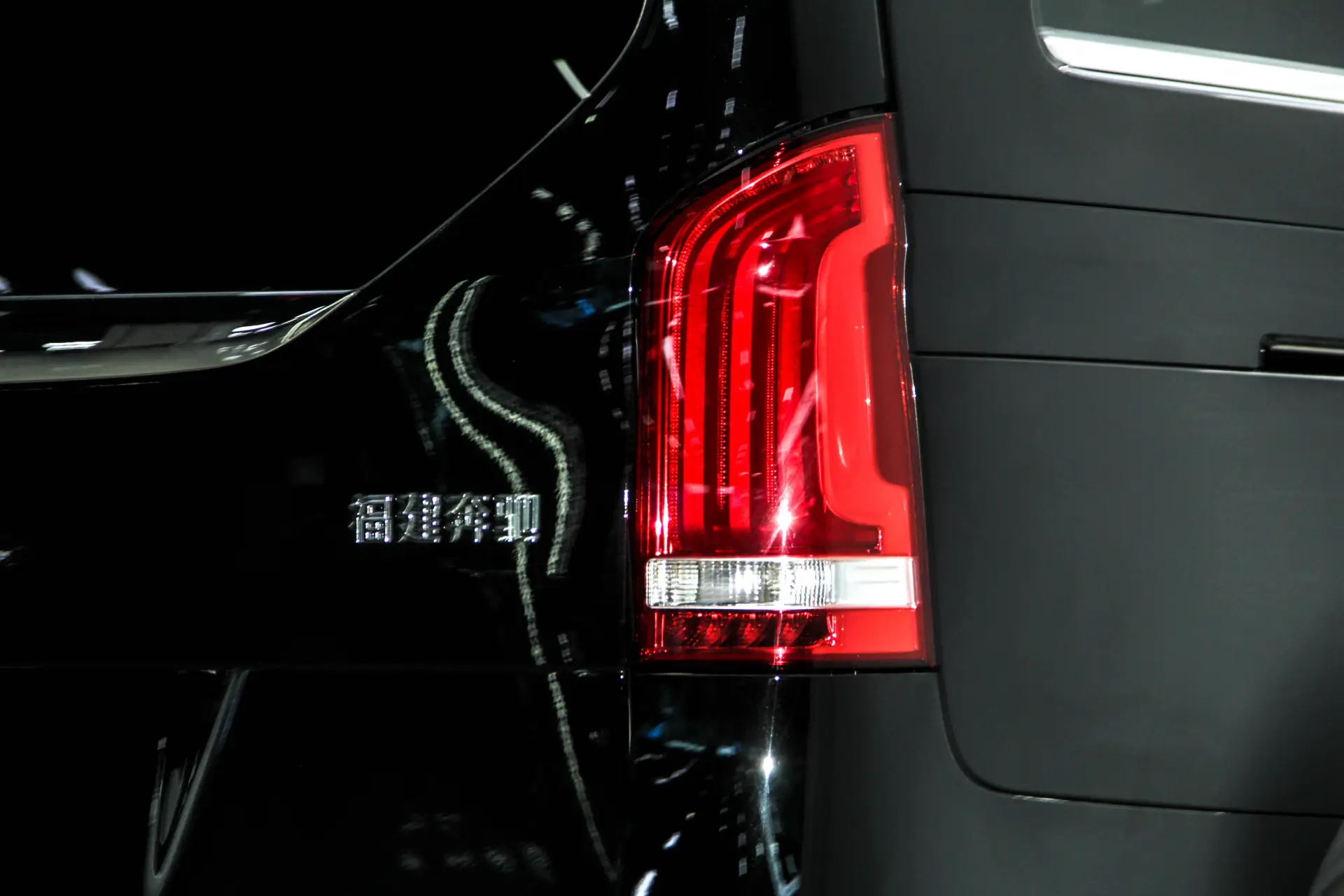 Mercedes-Benz V, 2023 7