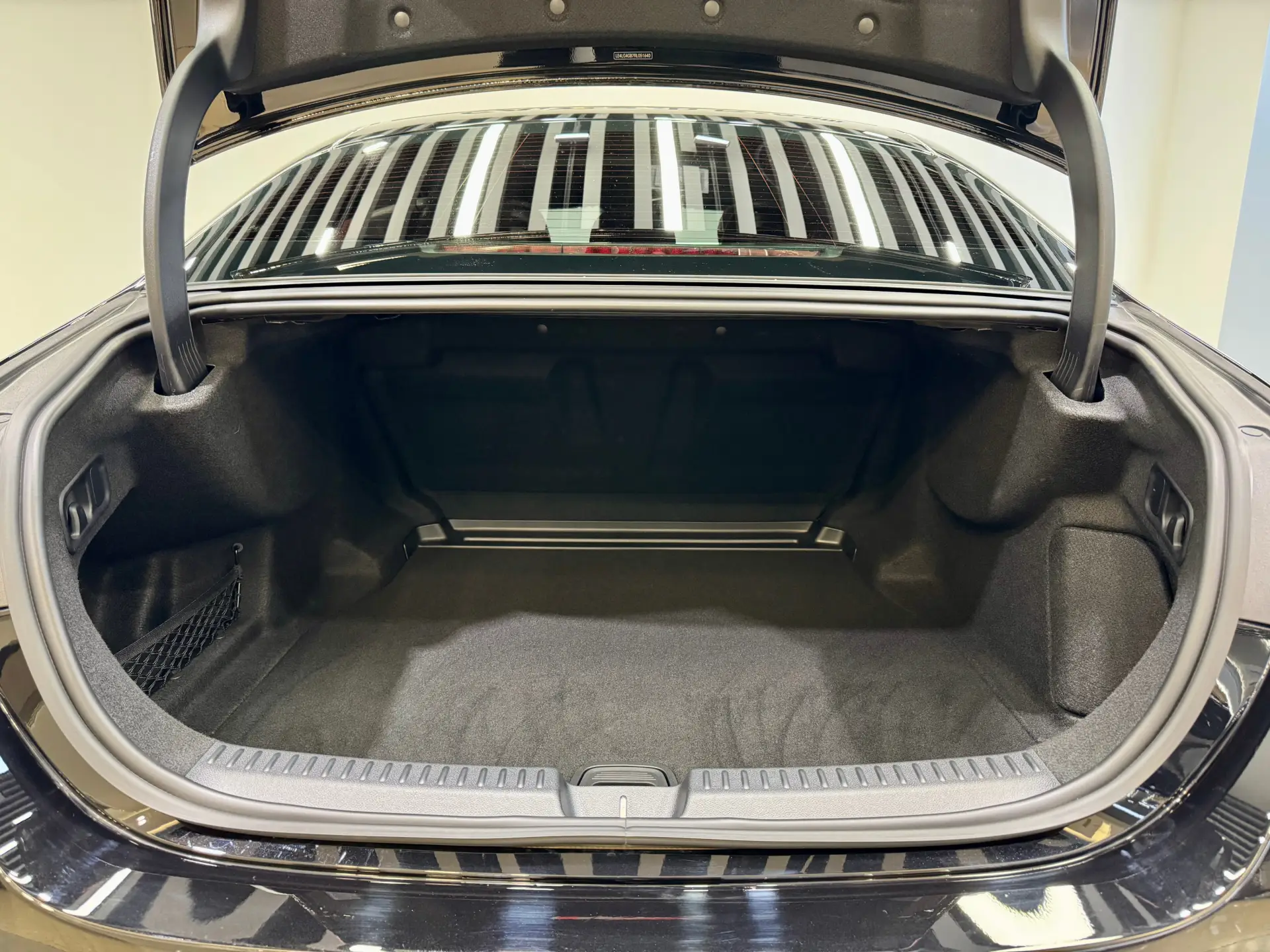 Mercedes-Benz E 300 L, 2024 22