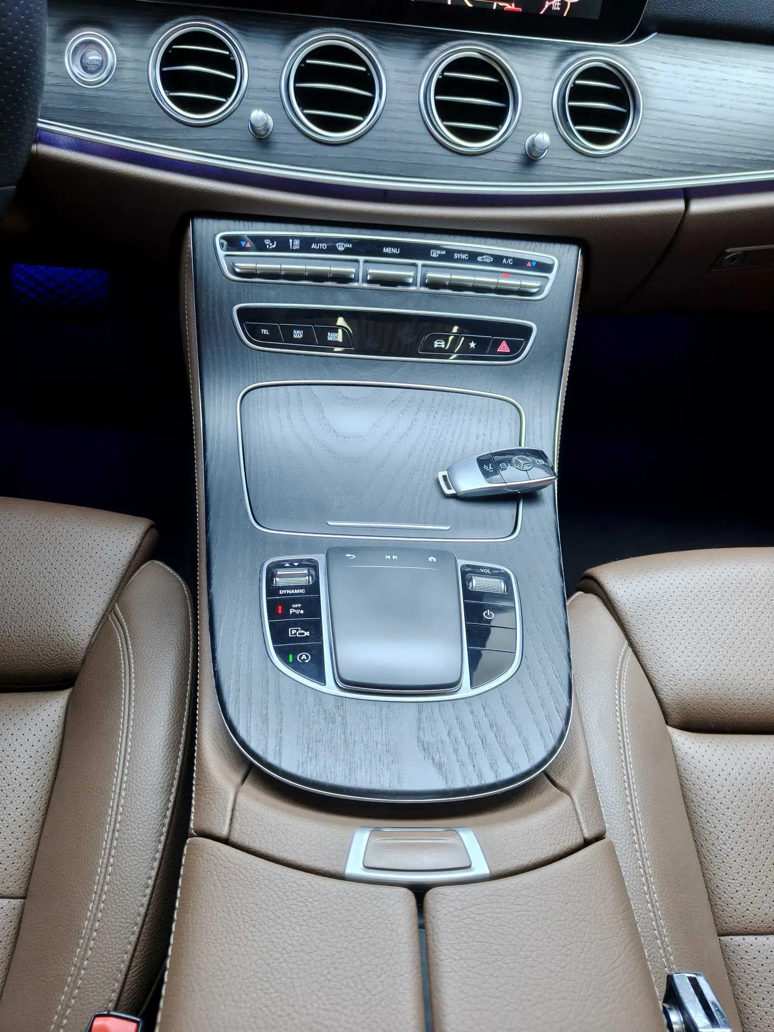 Mercedes-Benz E 260 L, 2022 13