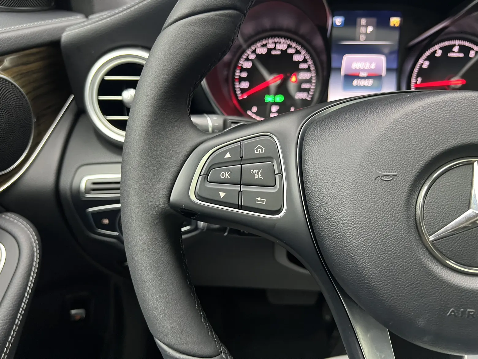 Mercedes-Benz GLC 260 4MATIC, 2018 15