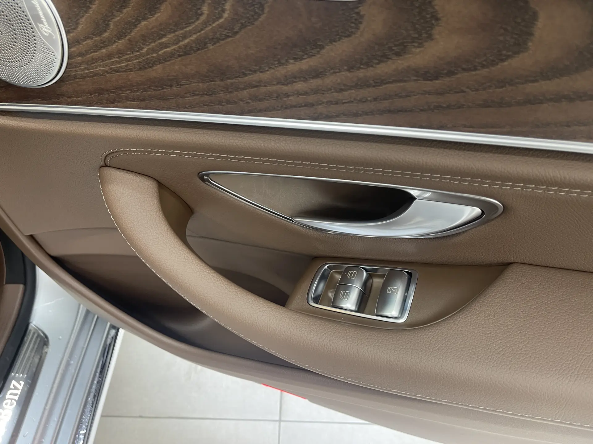 Mercedes-Benz E 300 L, 2024 23