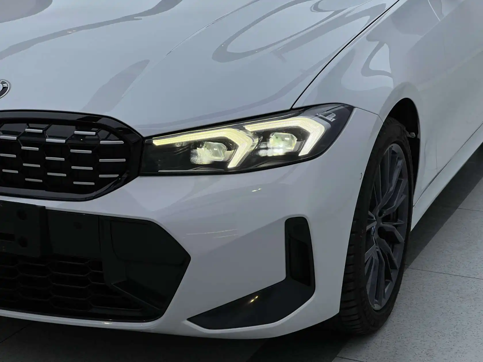 BMW 325Li, 2023 все фото