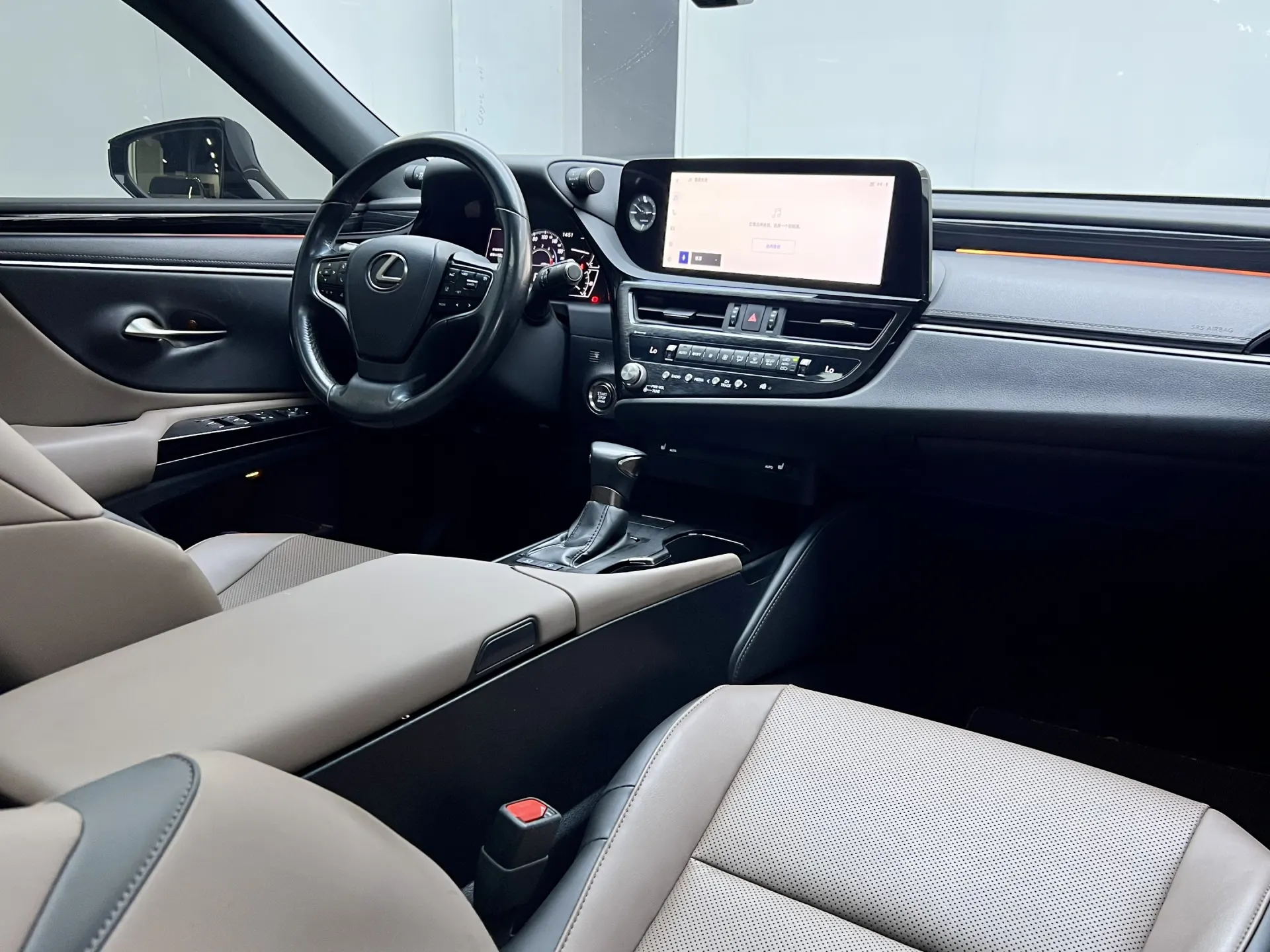 Lexus ES 200, 2022 22