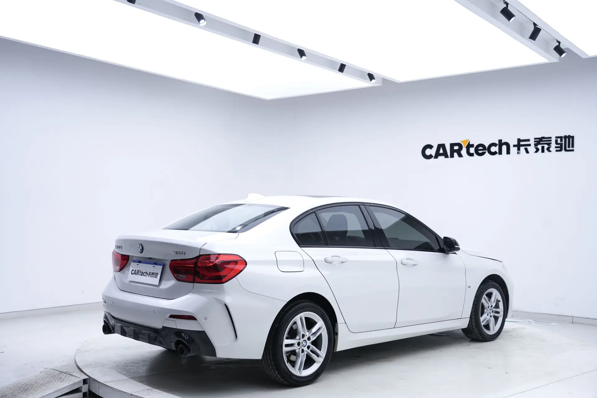 BMW 120i, 2023 все фото