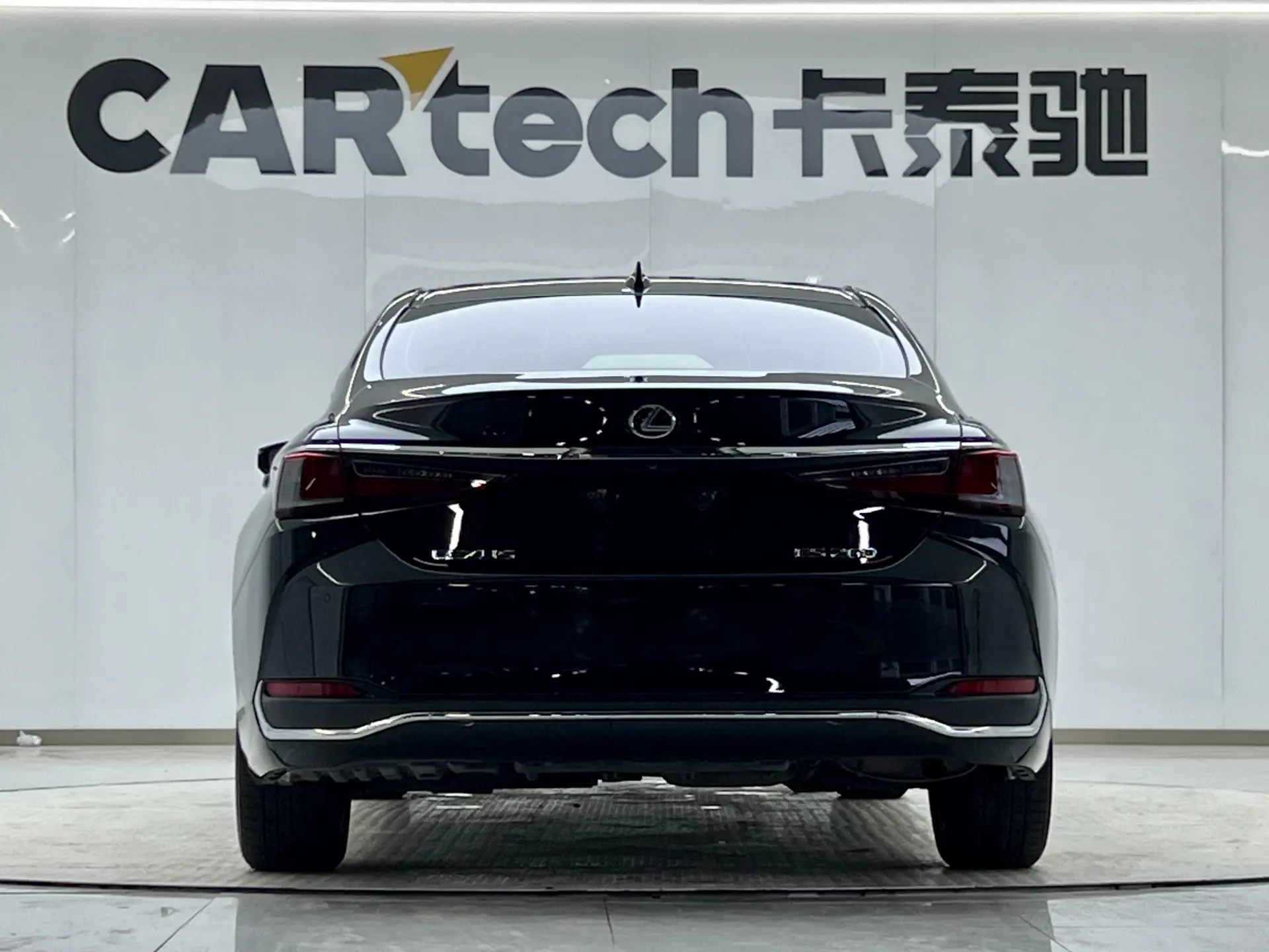 Lexus ES 200, 2022 4