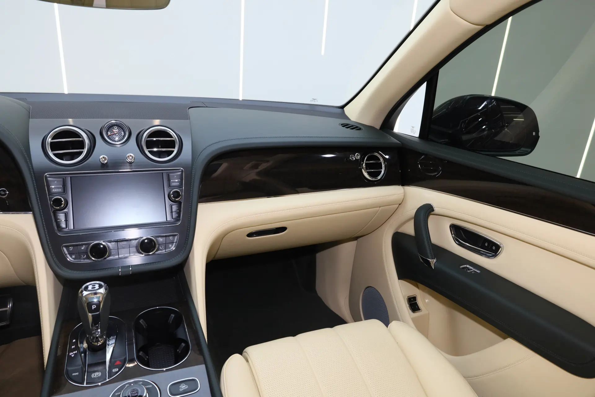 Bentley Bentayga, 2020 29