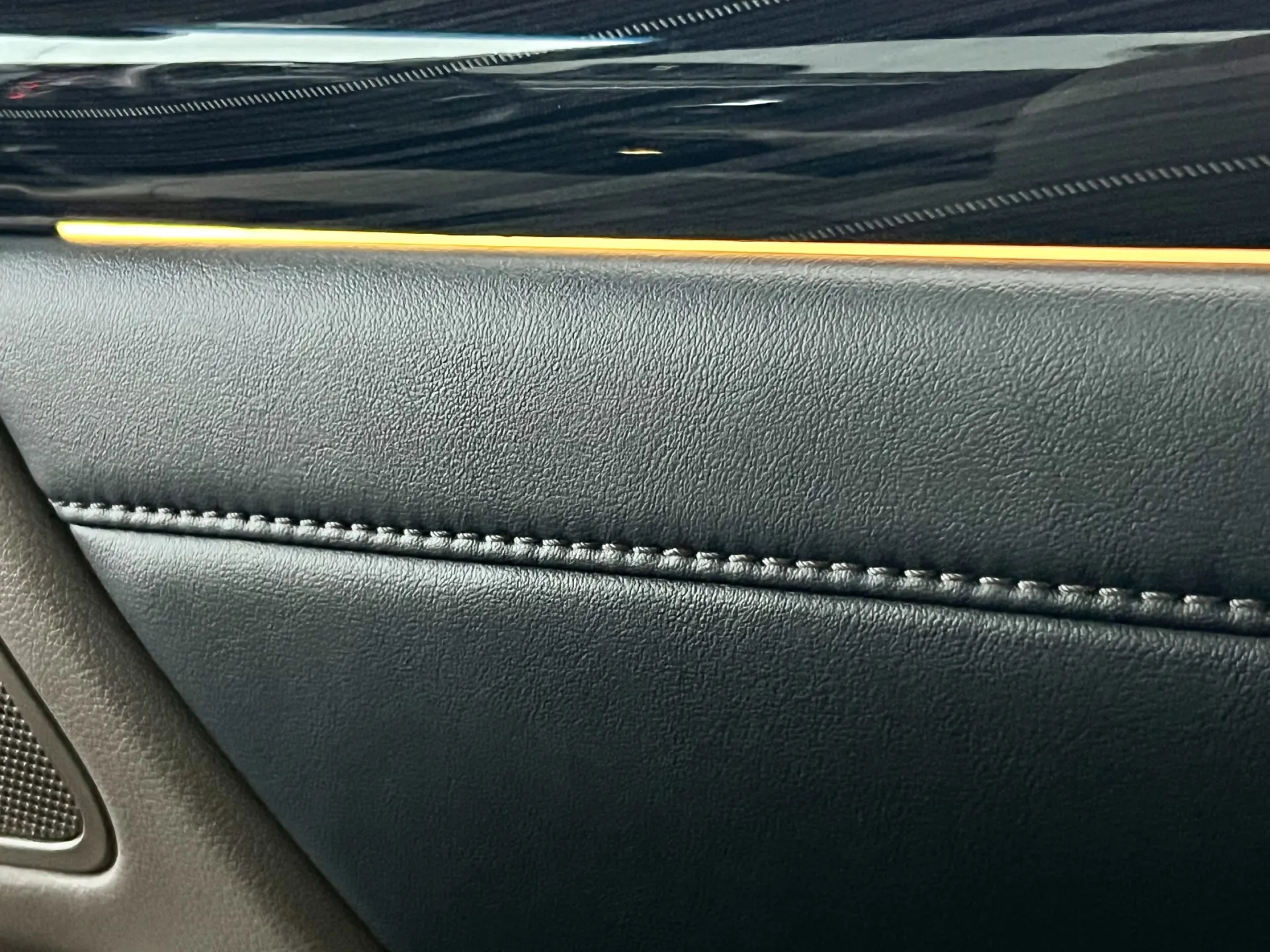 Lexus ES 200, 2022 21