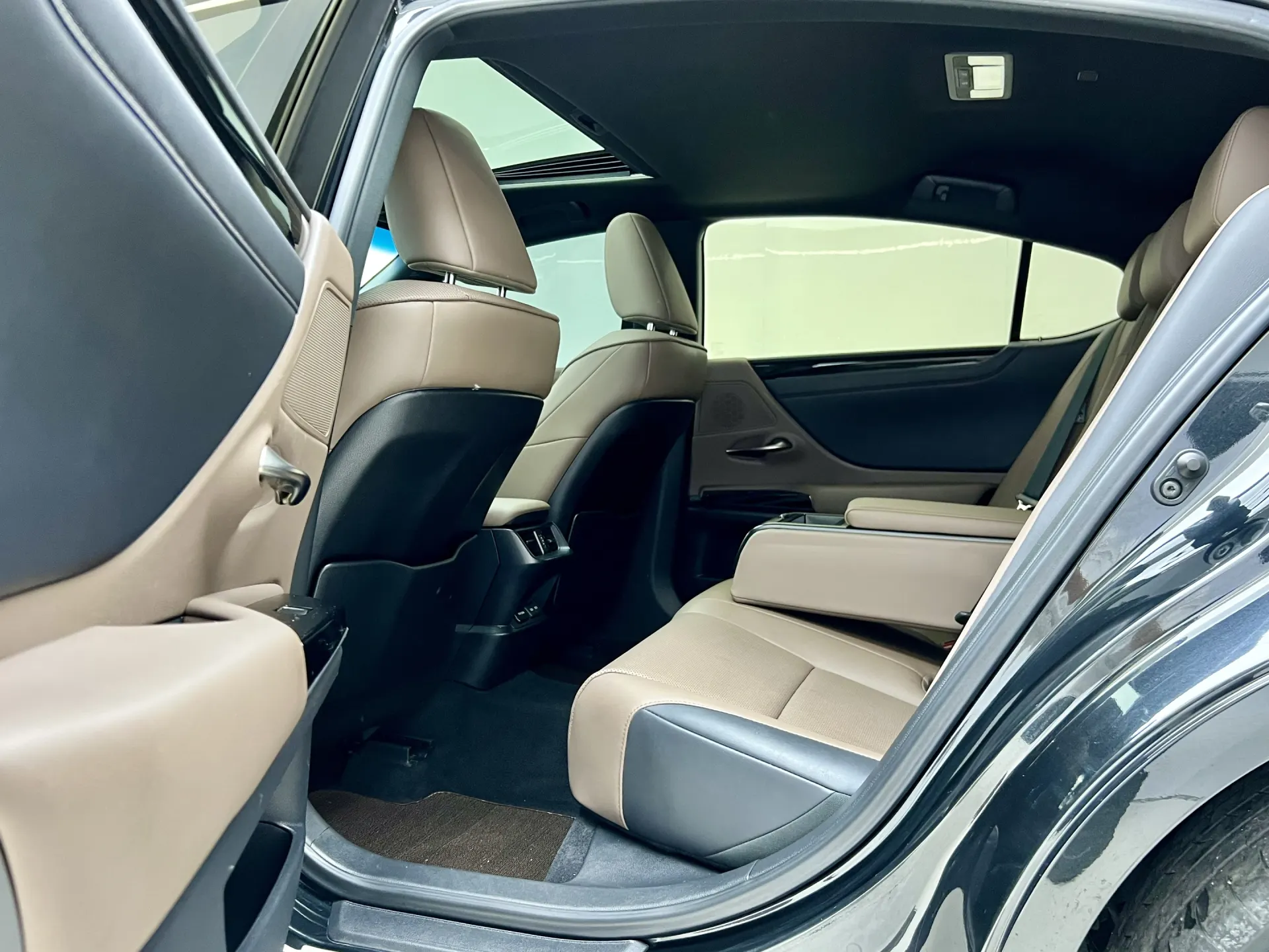 Lexus ES 200, 2022 17