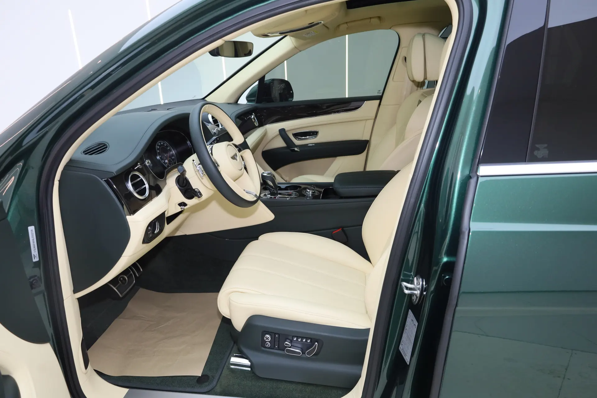 Bentley Bentayga, 2020 18